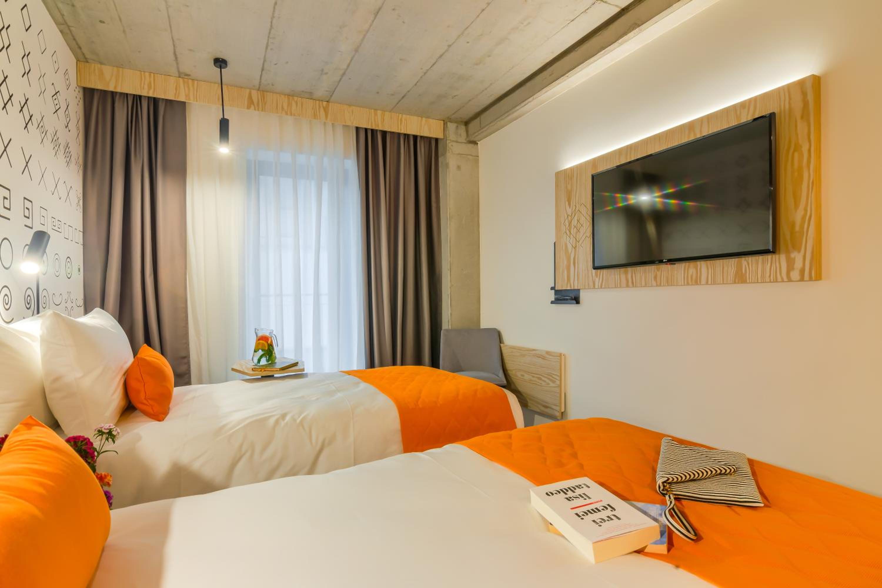 Standard Twin Room - Photo 3