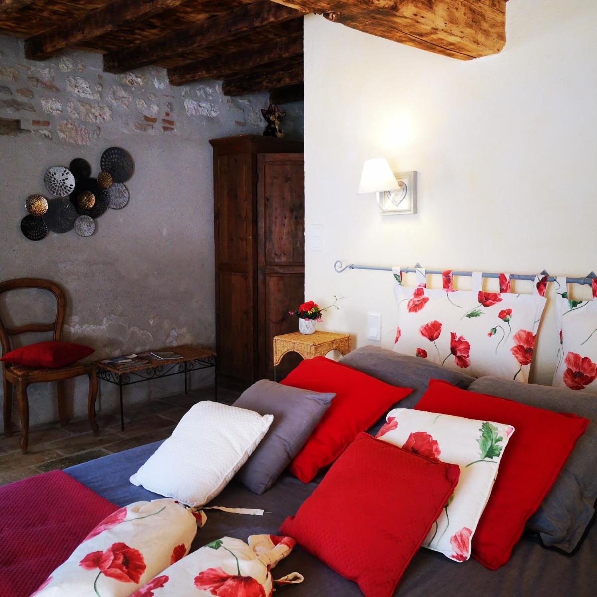Standard Double Room - Photo 6
