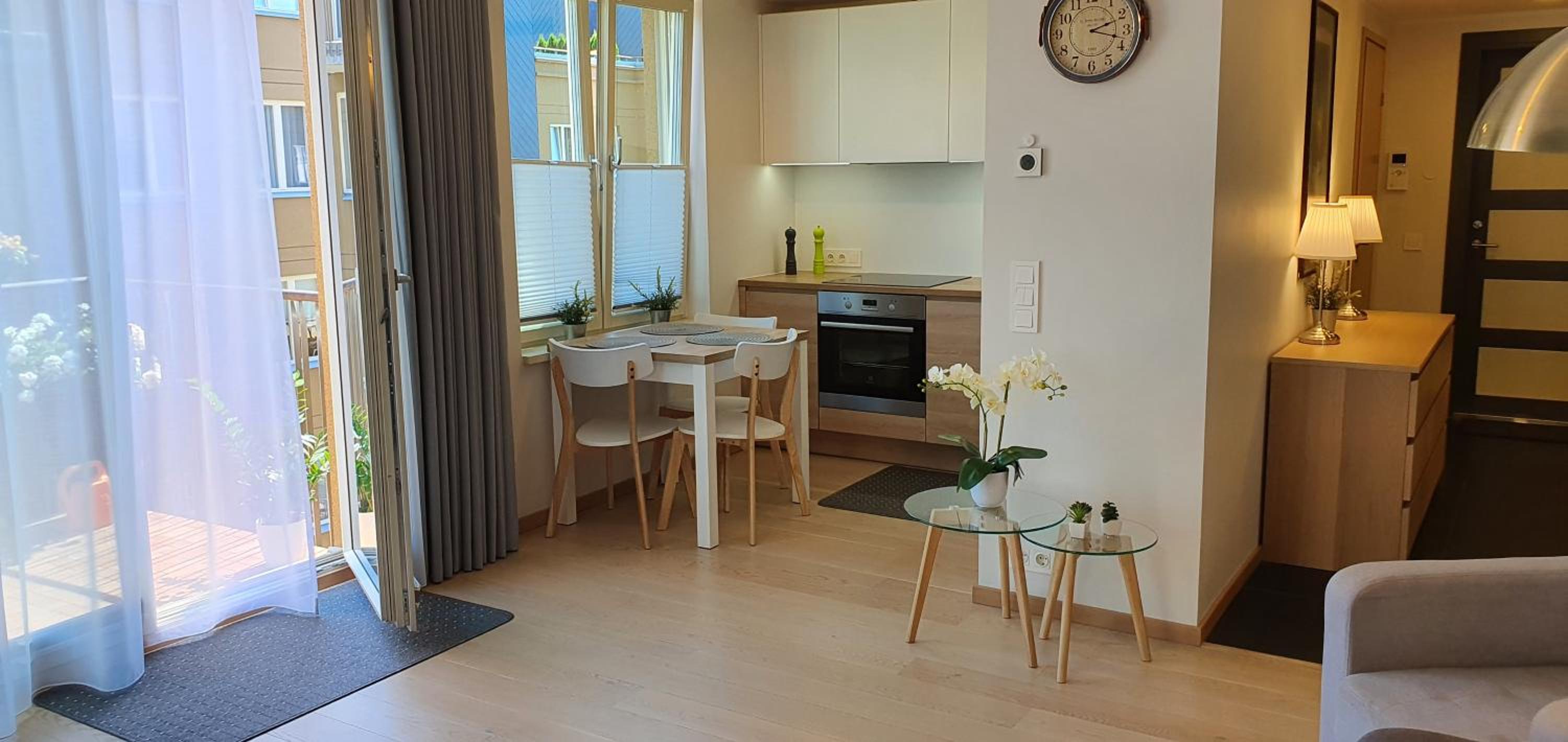Apartment with Balcony - Photo 9