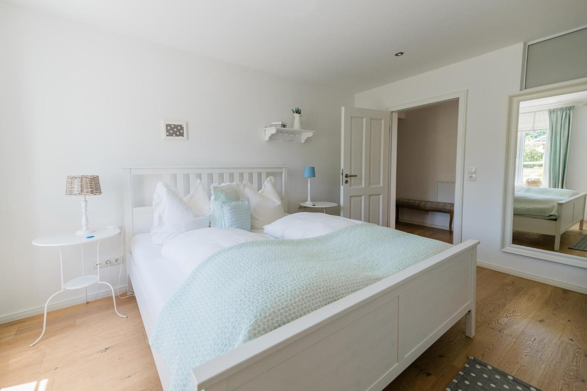 One-Bedroom Apartment - Photo 2