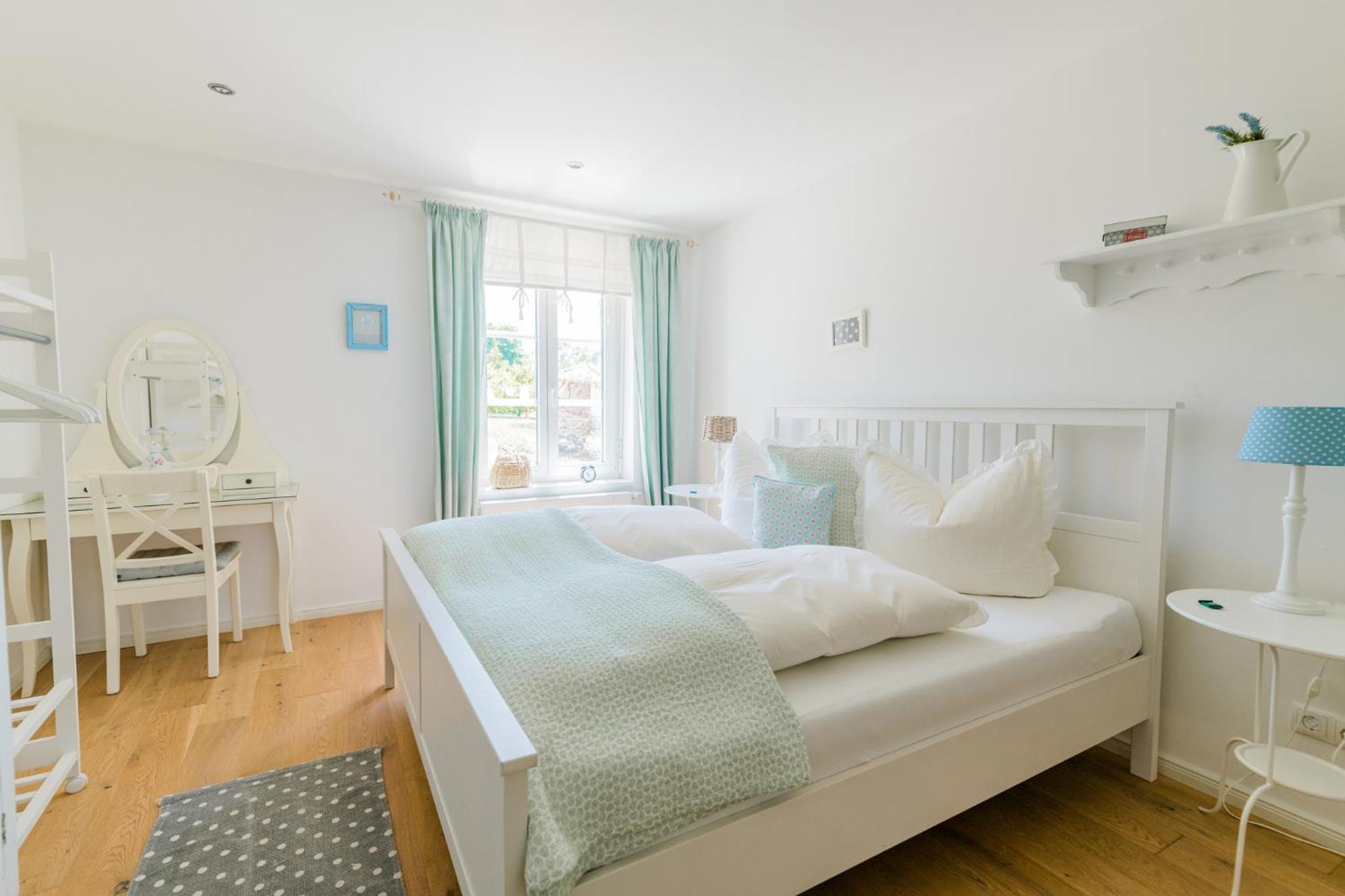 One-Bedroom Apartment - Photo 9