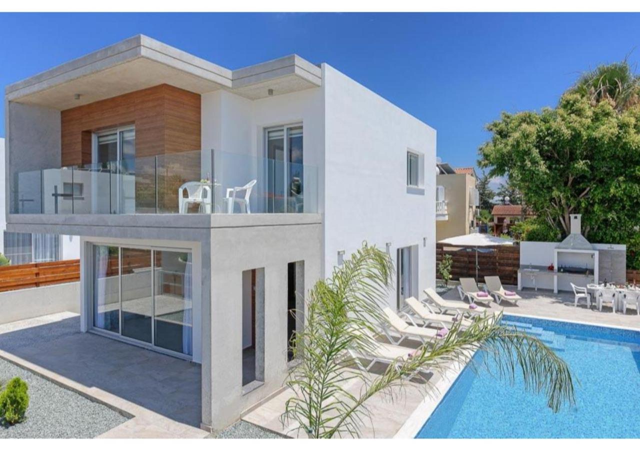 Villa with Private Pool photo 3