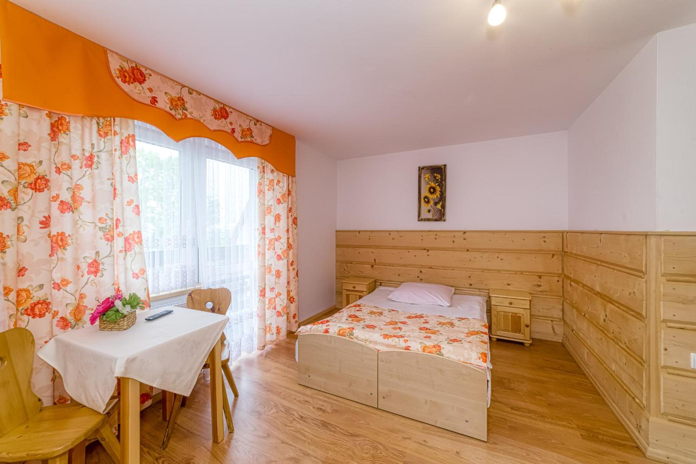Large Double Room - Photo 1