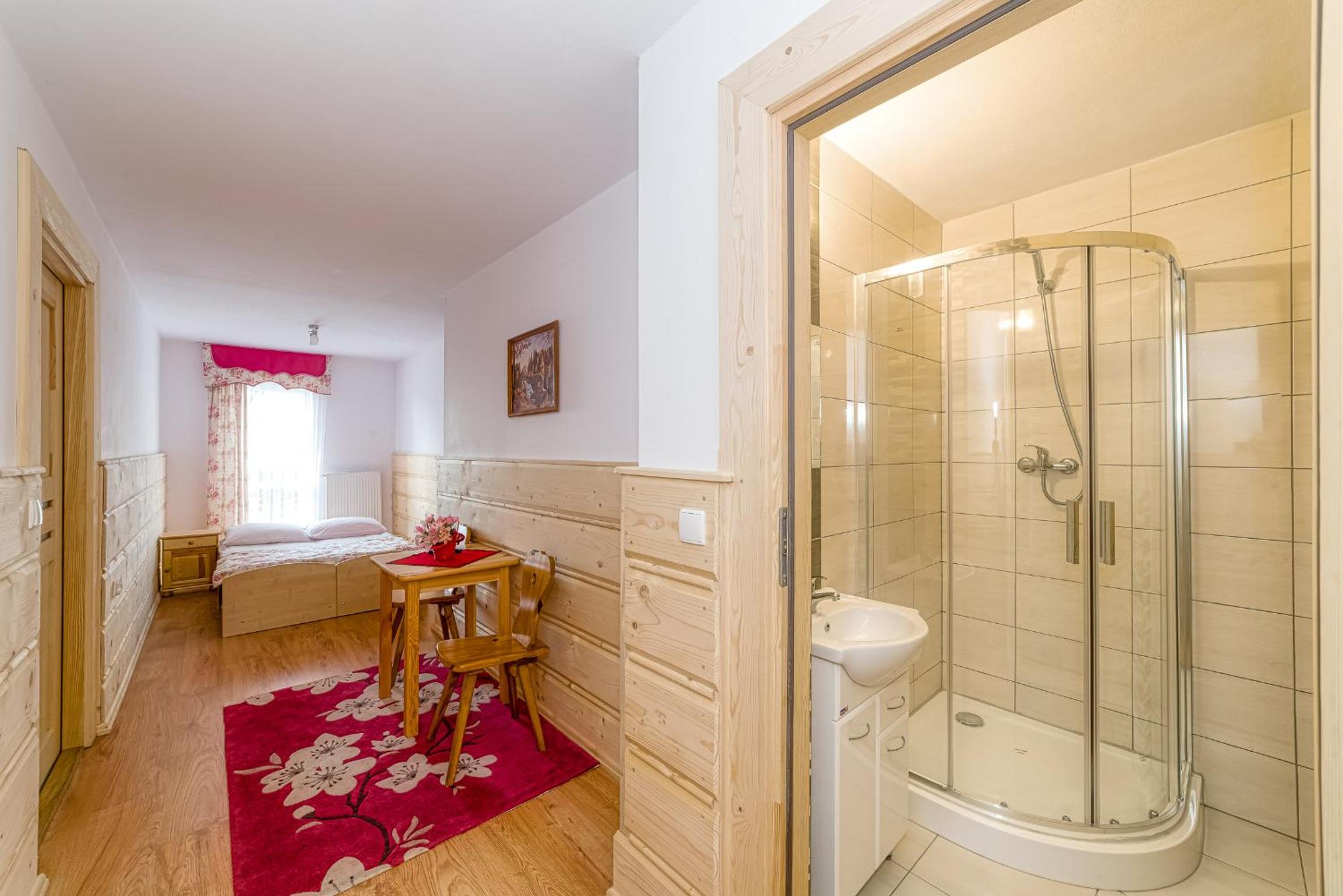 Large Double Room - Photo 6