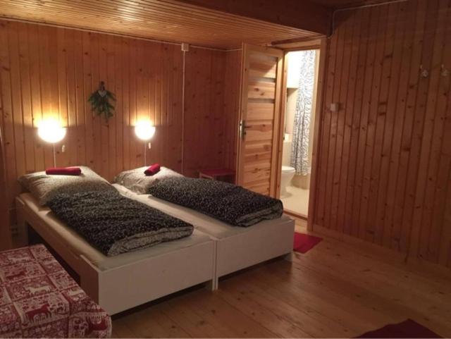 Five-Bedroom House photo 1