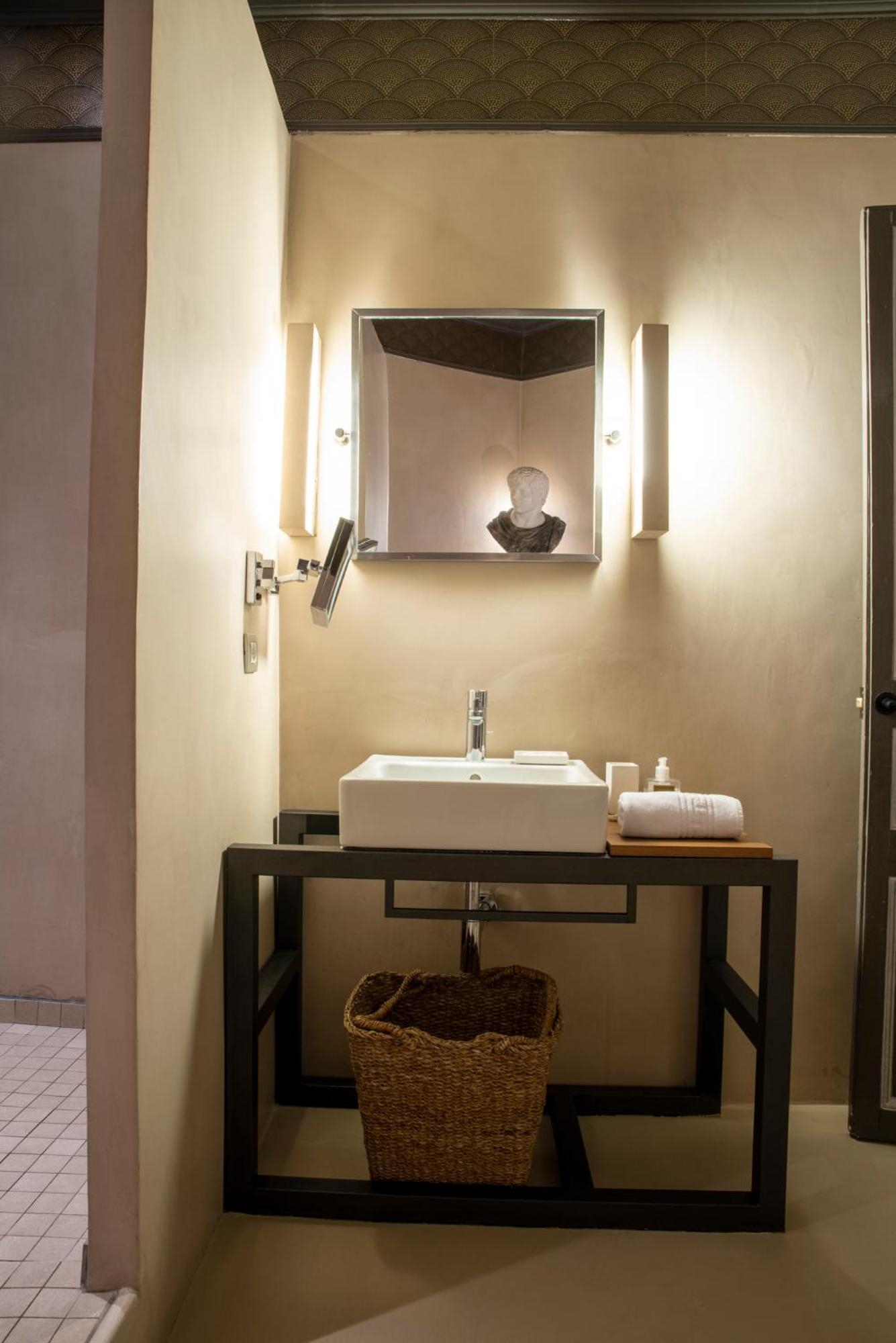 Luxury One-Bedroom Apartment - Roger de Lluria, 82 photo 3