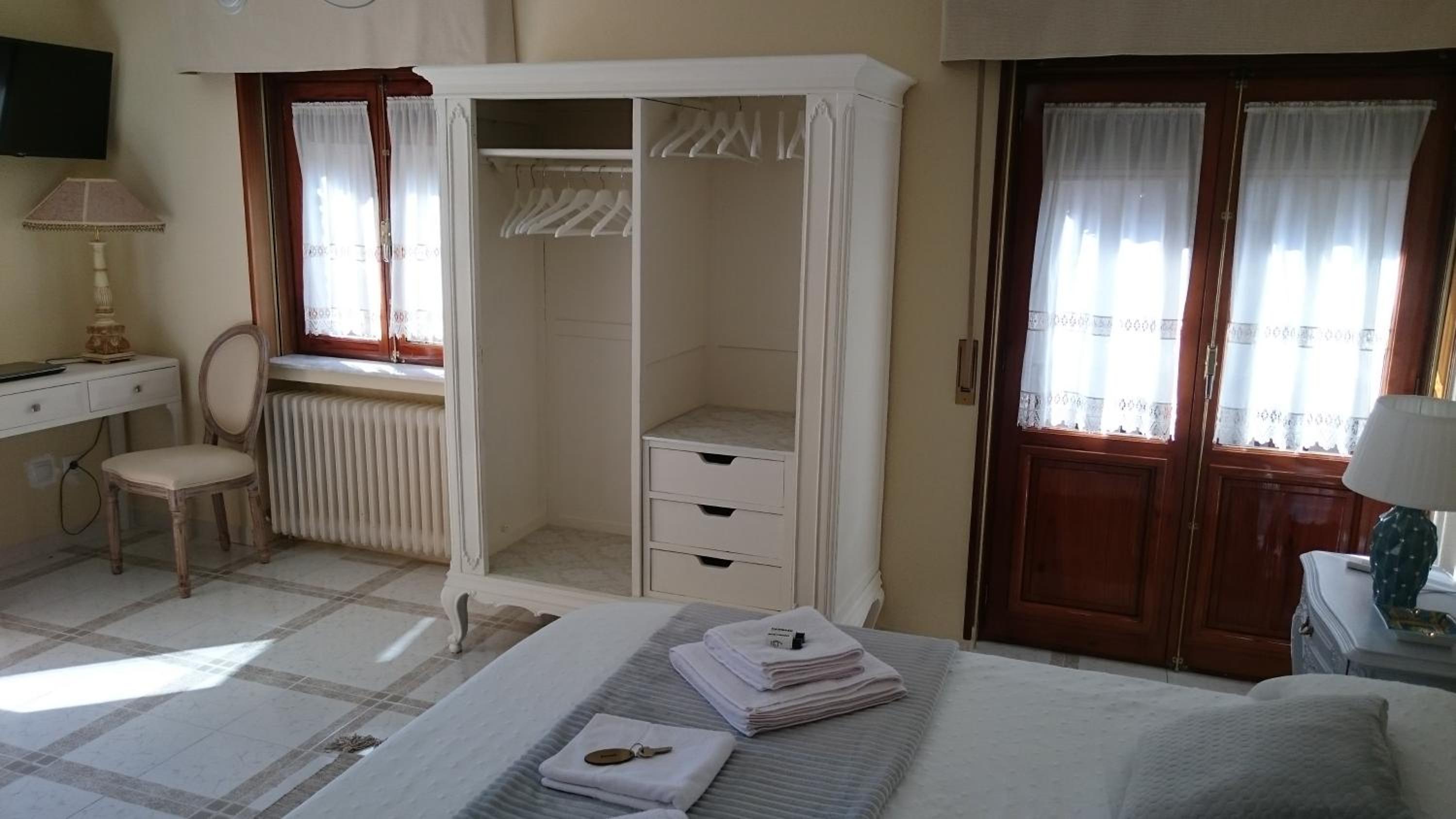 Triple Room with Shared Bathroom photo 2