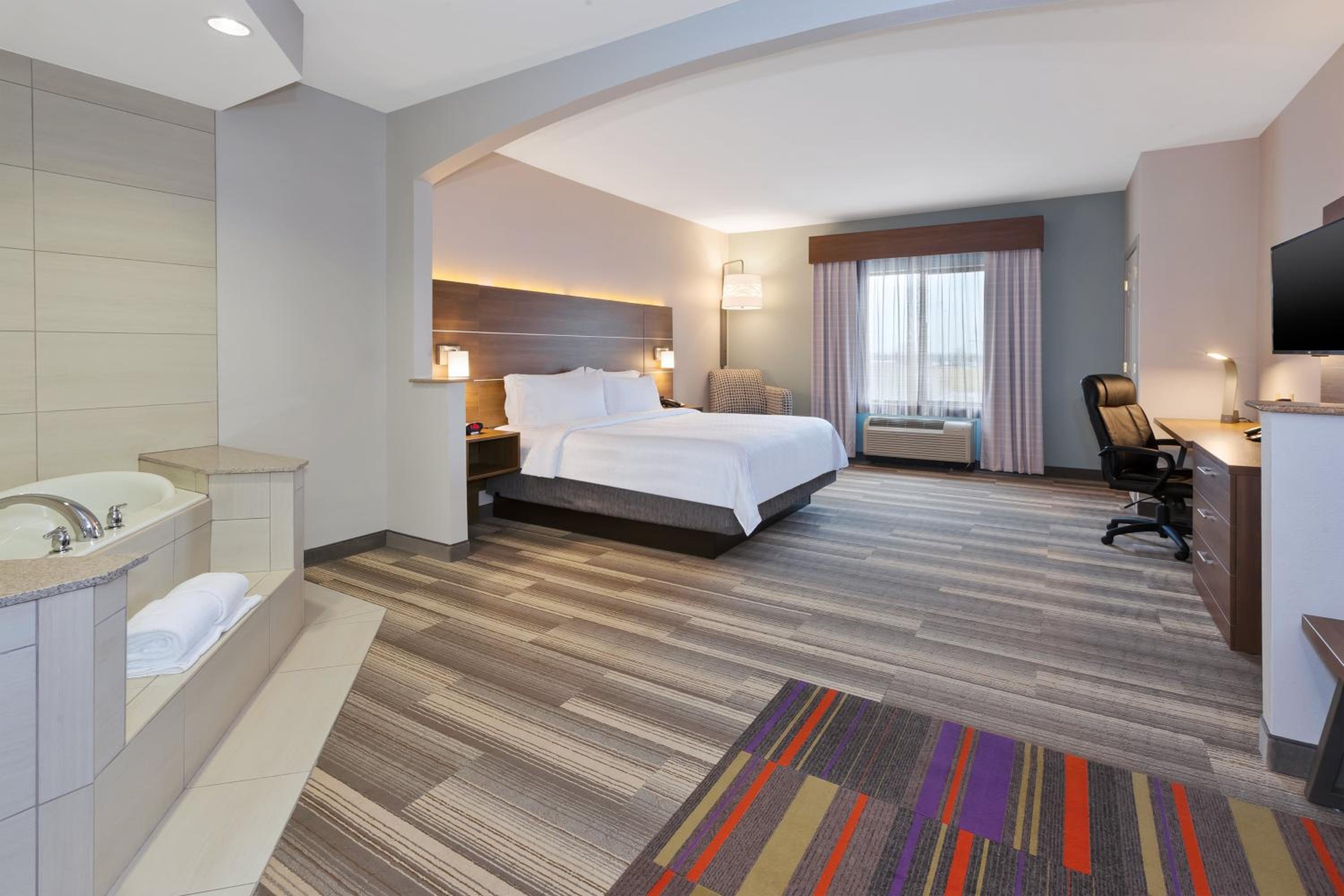 King Suite - Photo 3