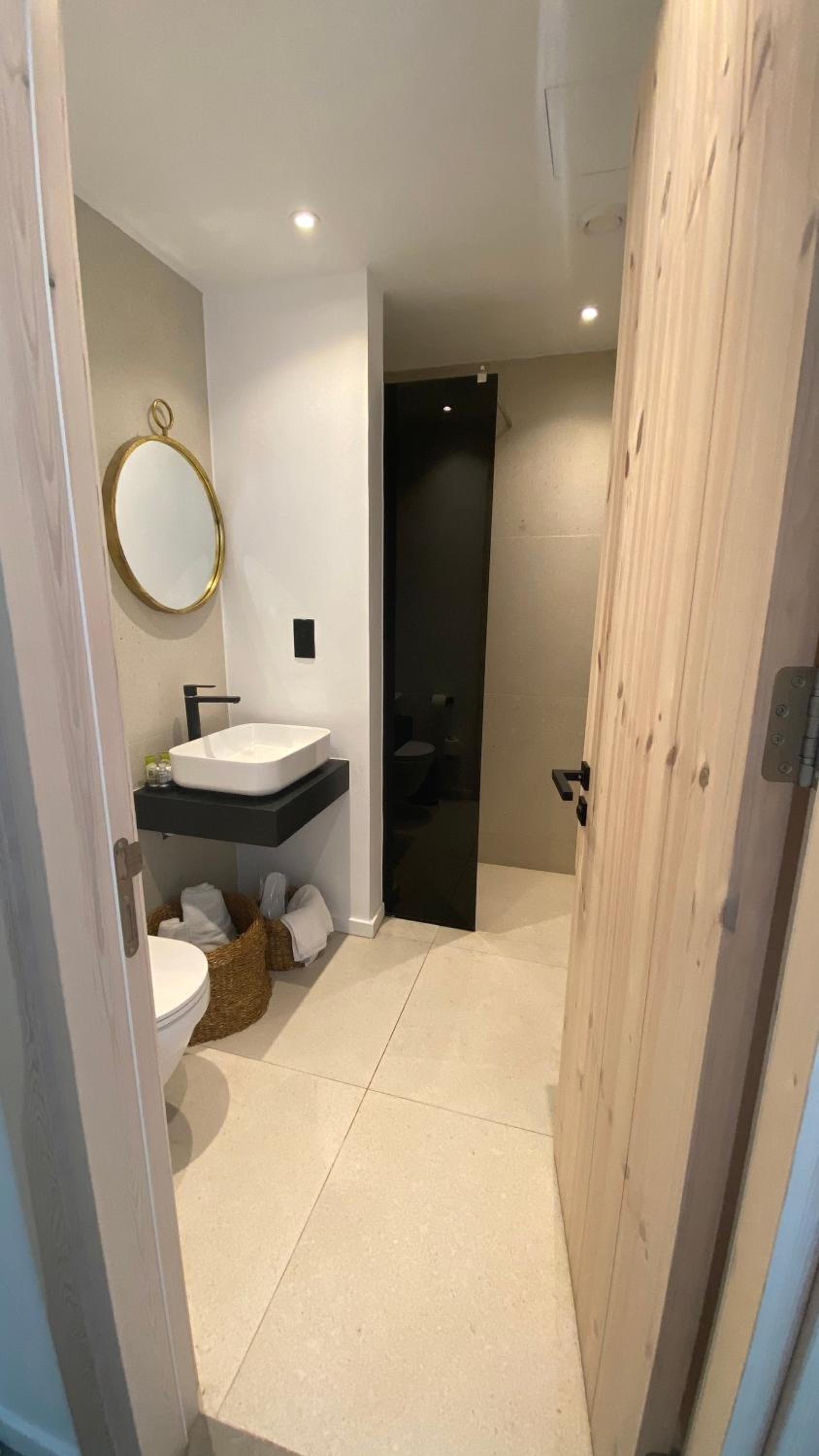Budget Double Room photo 2