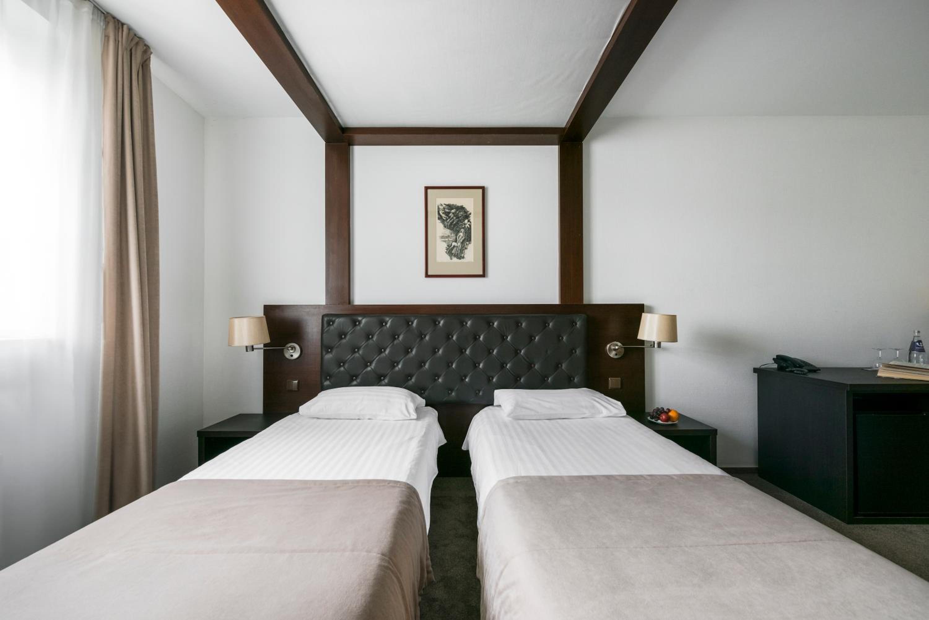 Standard Twin Room - Photo 5