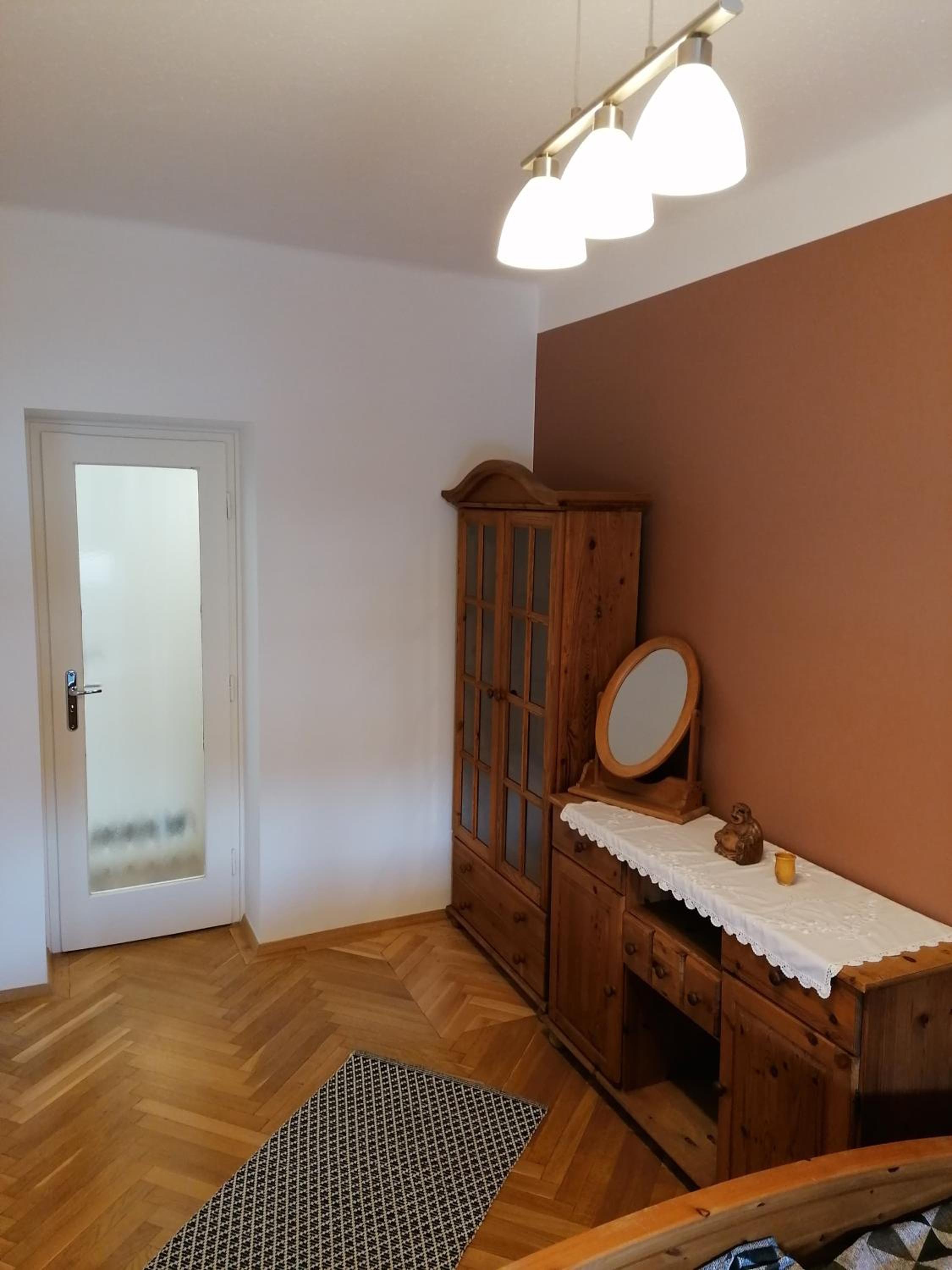 One-Bedroom Apartment - Photo 2