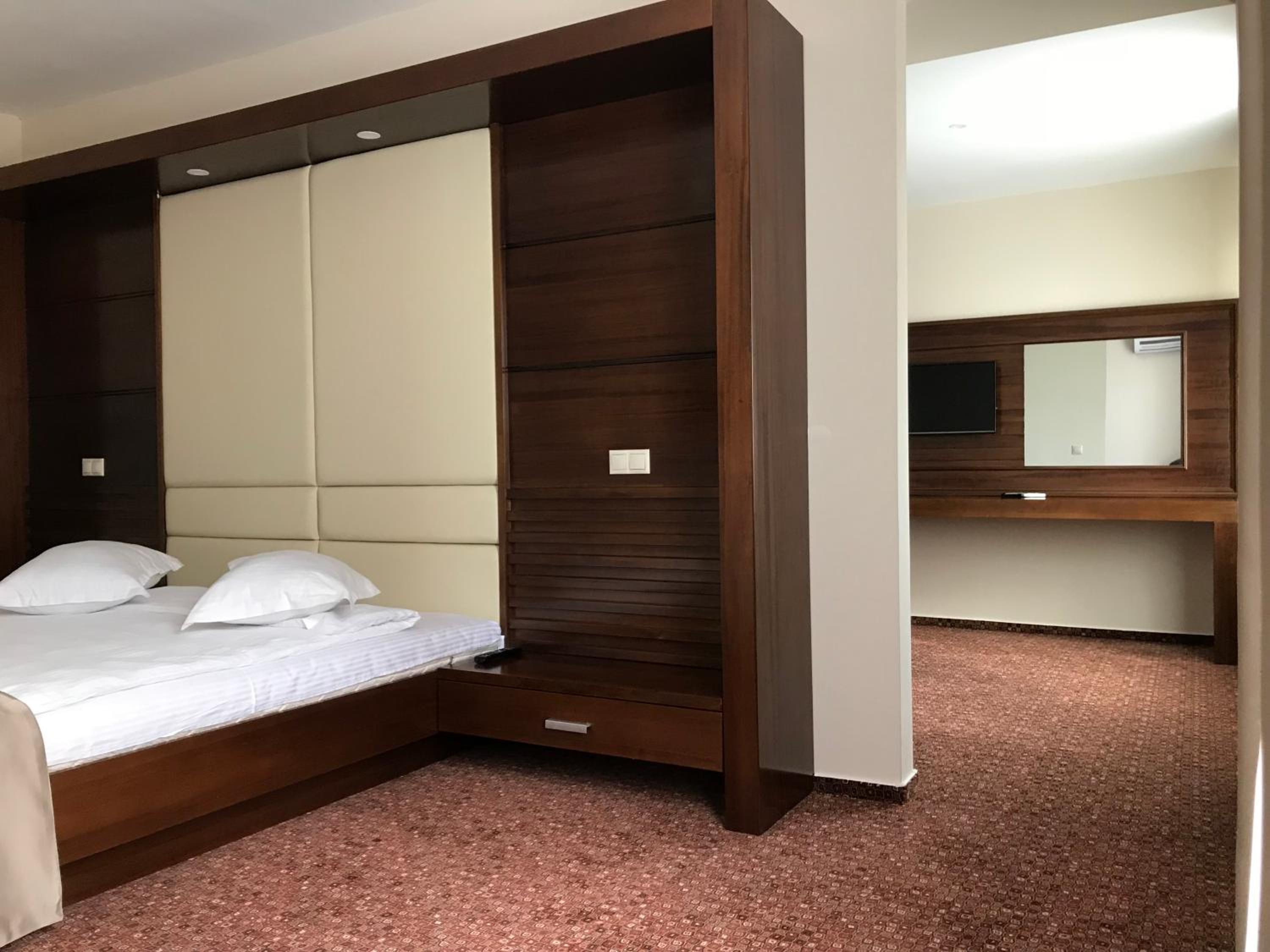 Suite - Photo 2
