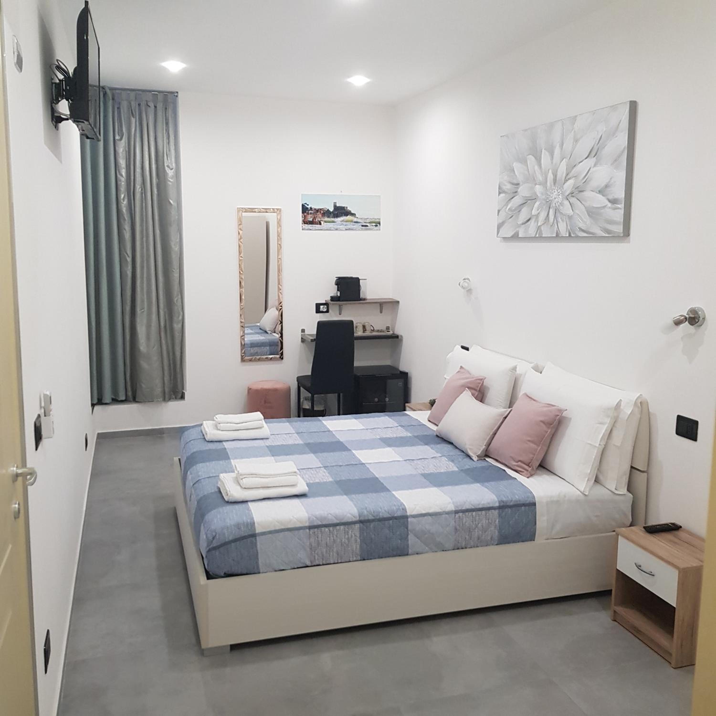 Superior King Room - Photo 6