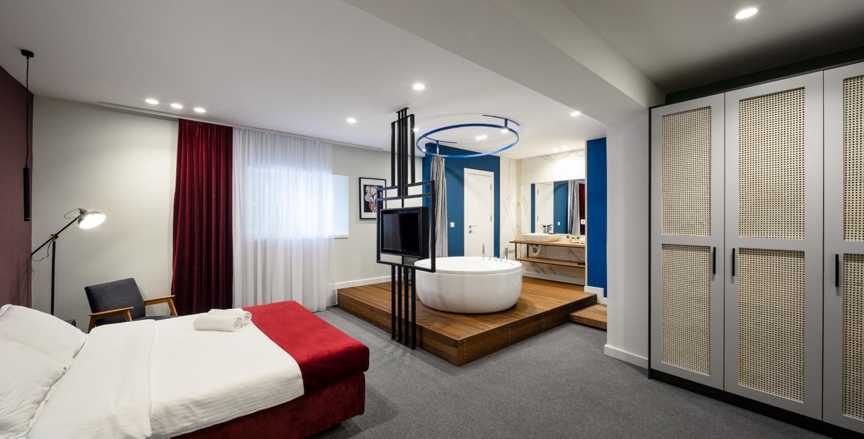King Room with Spa Bath