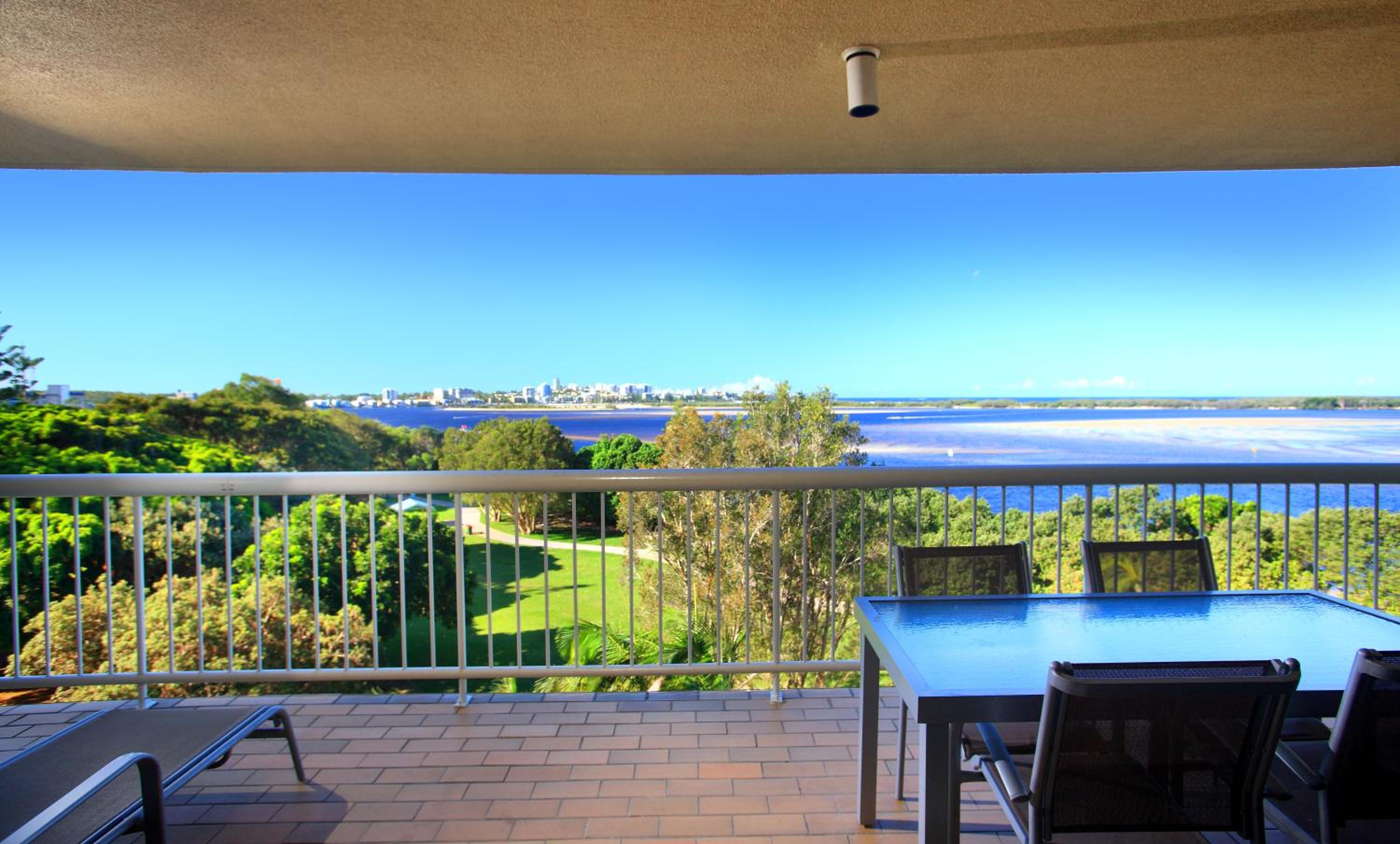 Two-Bedroom Garden View Apartment photo 2