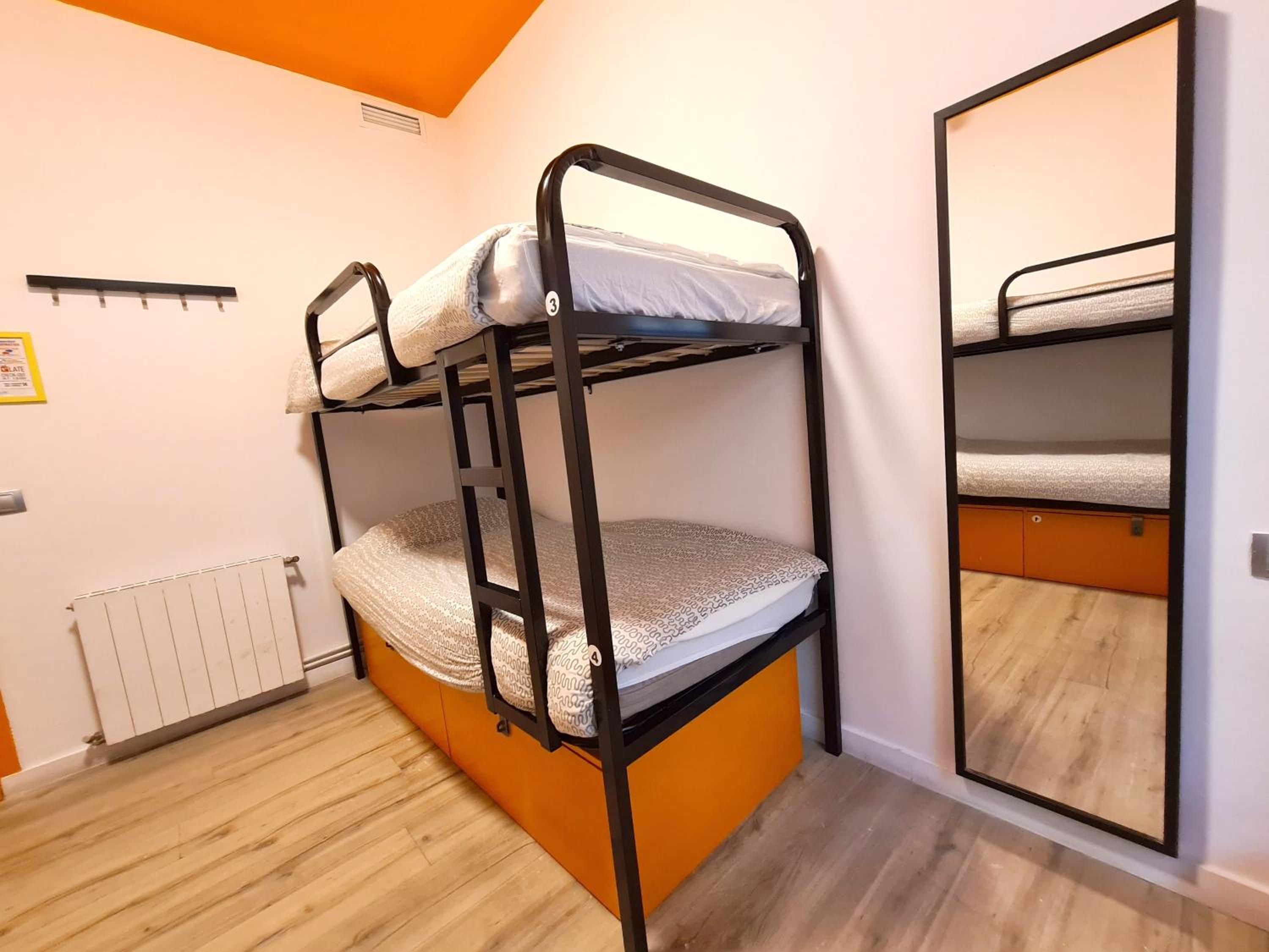 Double Room with Shared Bathroom photo 3