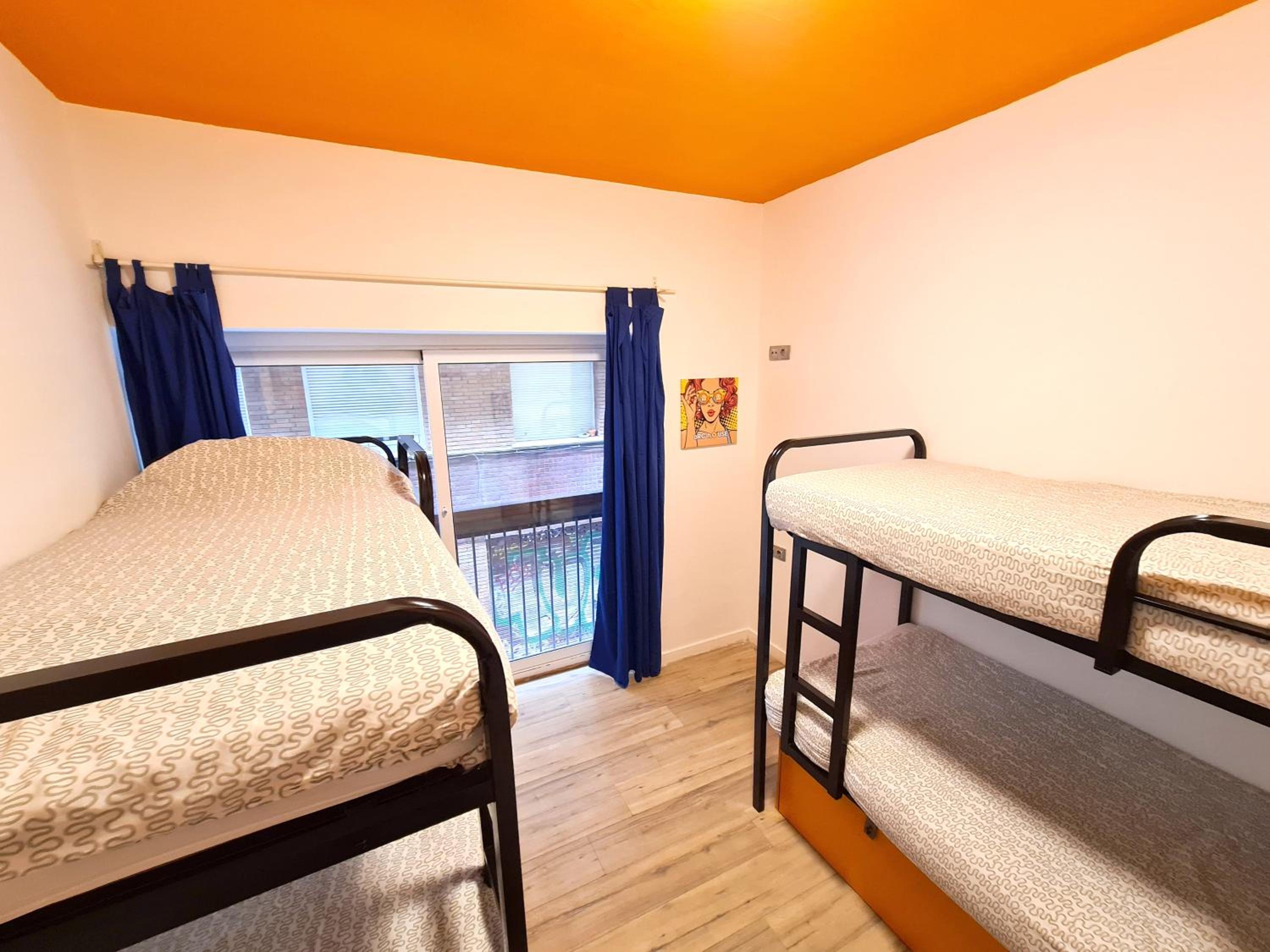 Bed in 4-Bed Mixed Dormitory Room photo 2