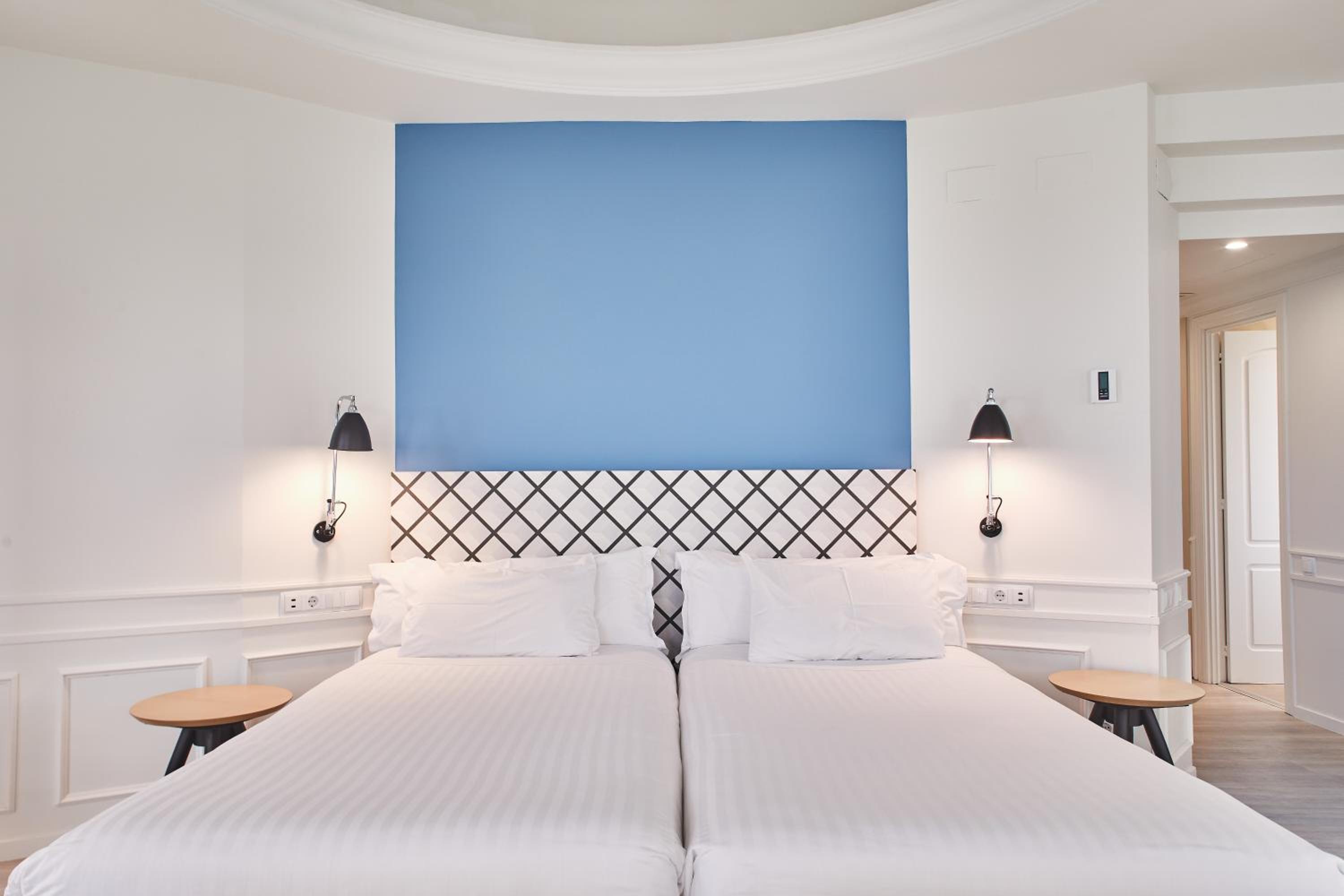 Deluxe Double Or Twin Room With Sea View - Photo 1