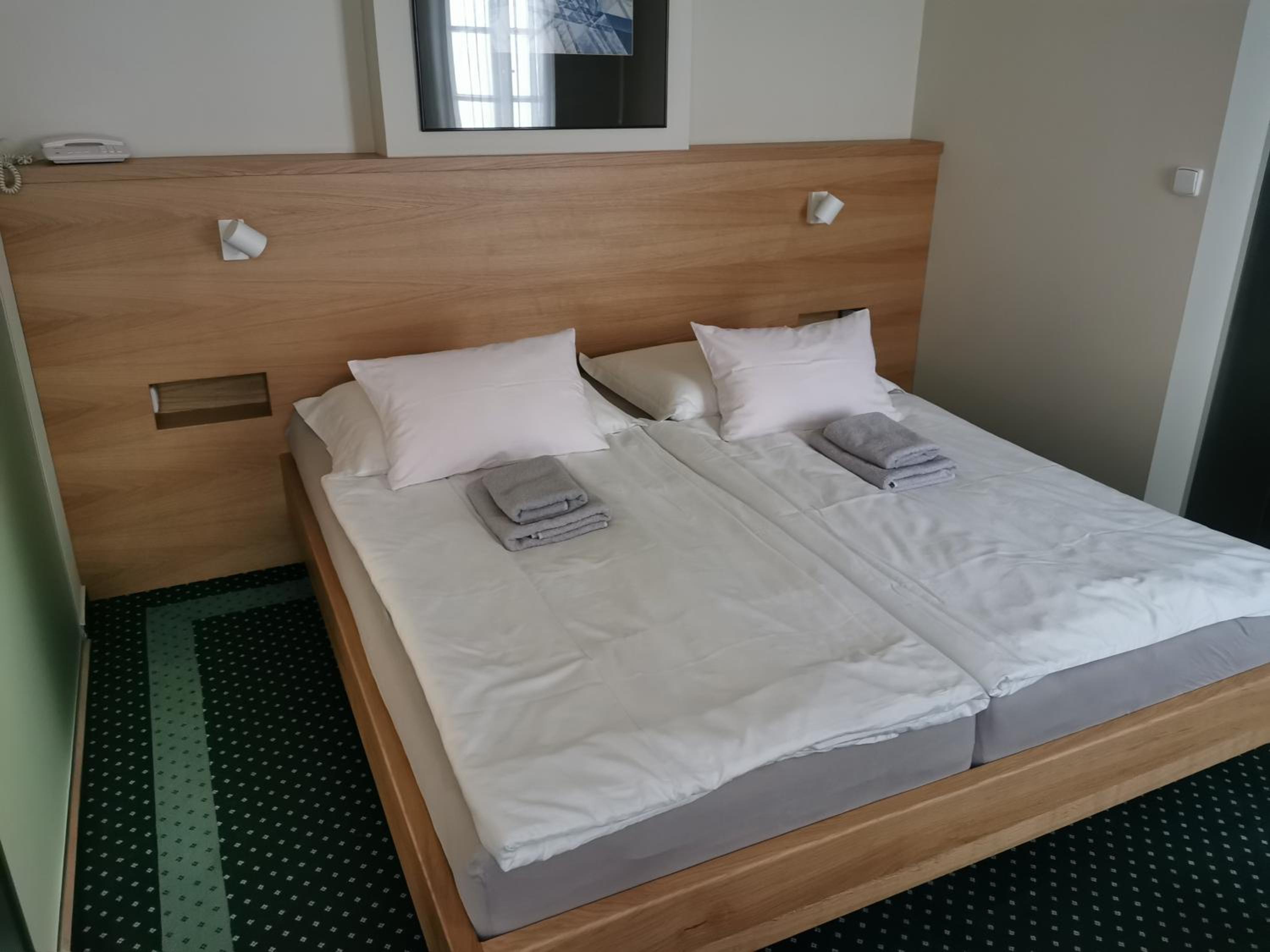Double or Twin Room - Photo 6