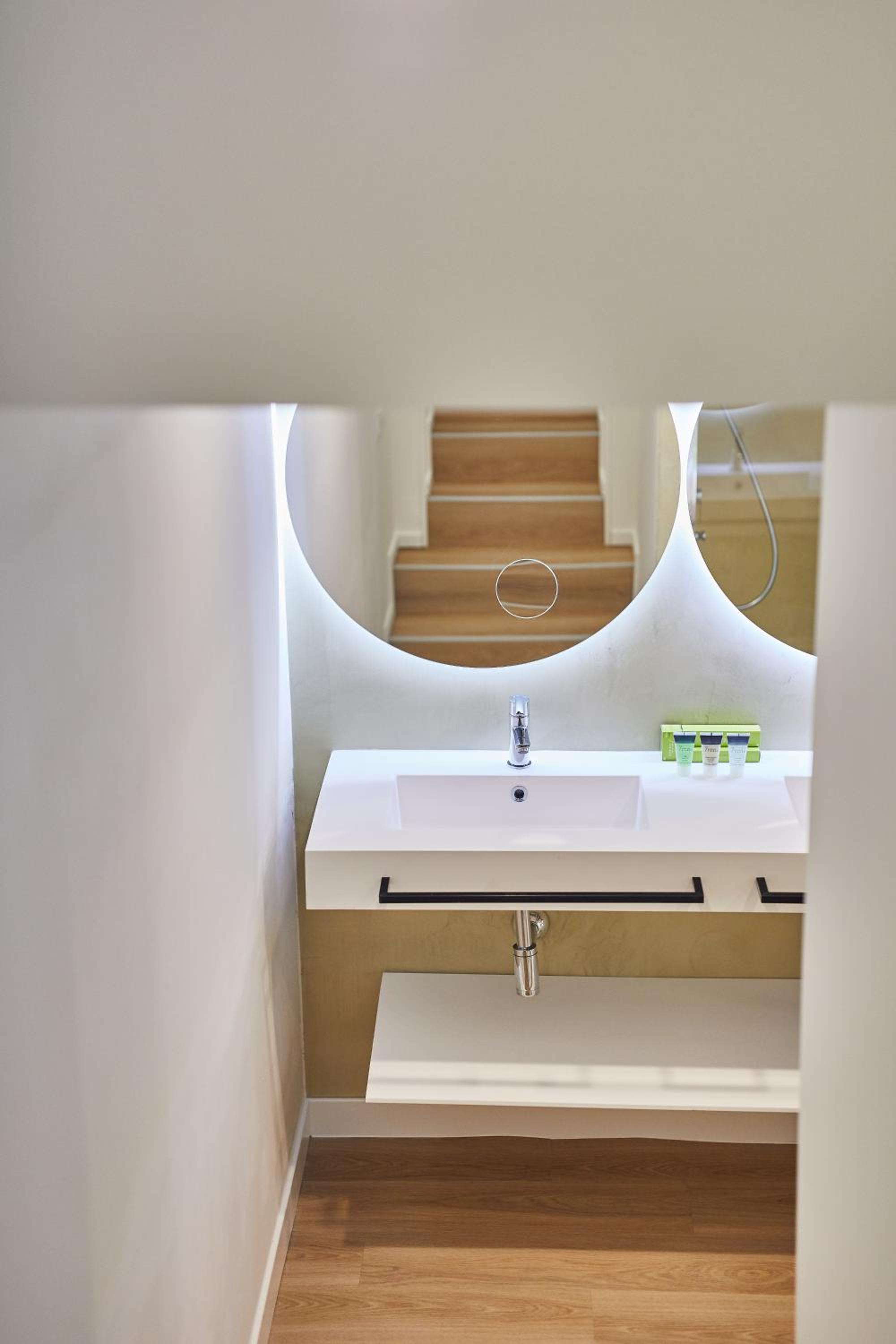 Deluxe Double Or Twin Room With Sea View - Photo 5