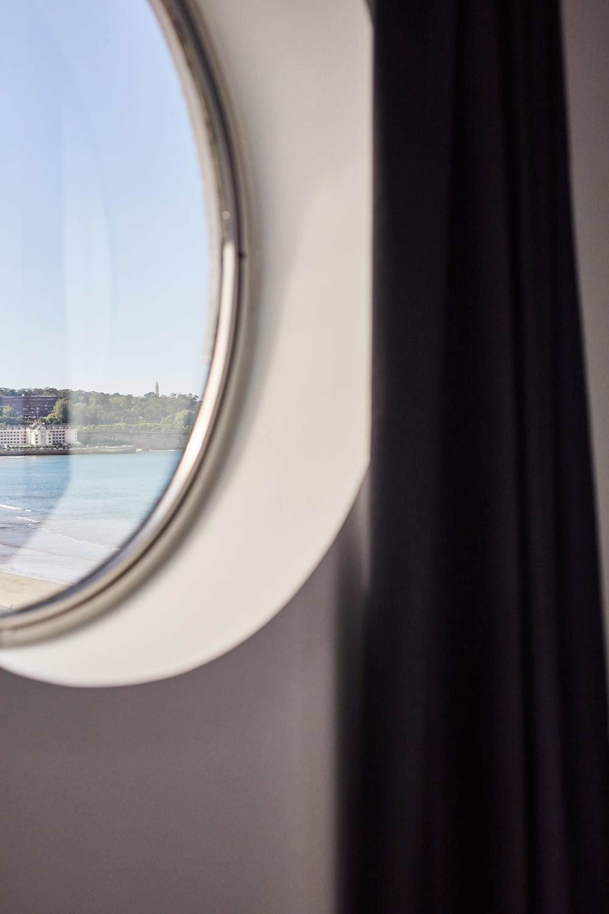 Deluxe Double Or Twin Room With Sea View - Photo 17