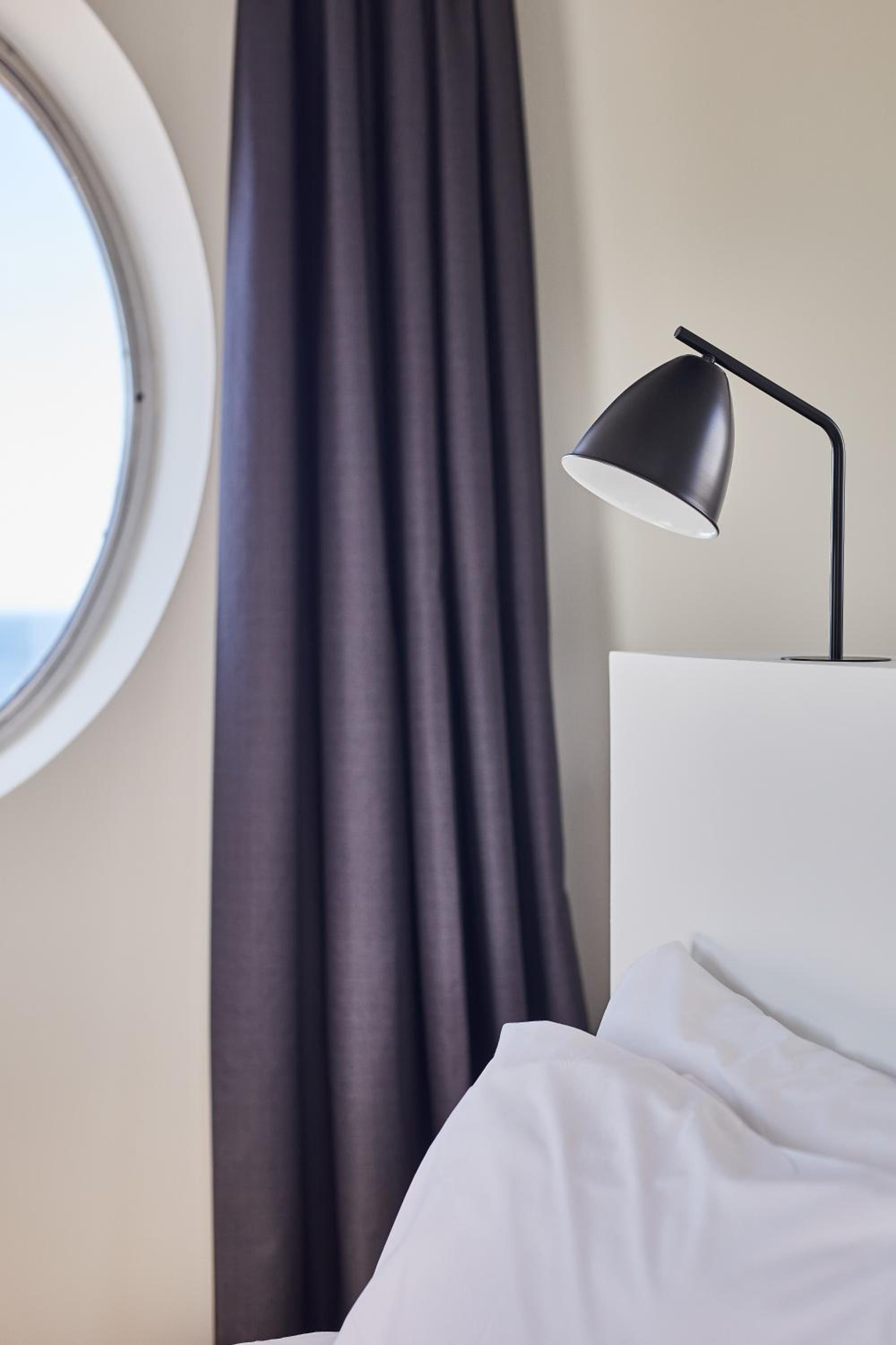 Deluxe Double Or Twin Room With Sea View - Photo 16