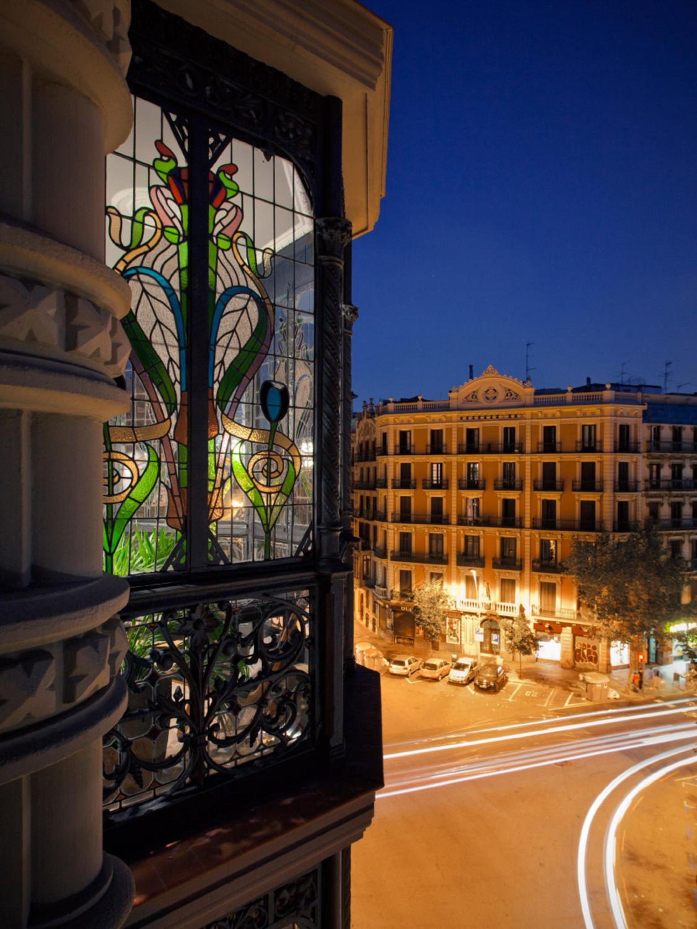 Luxury Two Bedroom Apartment - Roger de Lluria, 82 photo 3