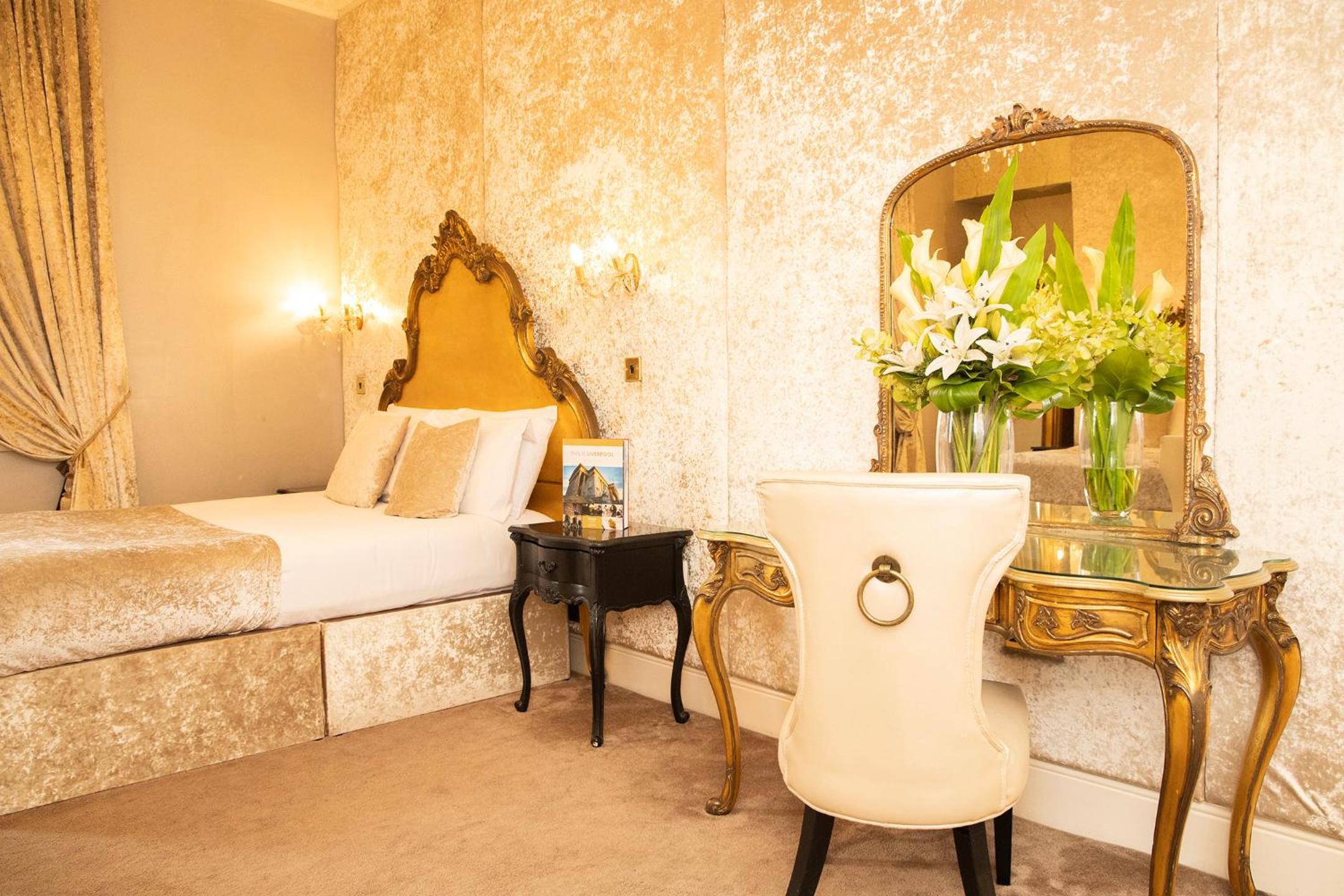 Luxury Suite With Bath (4 Adults) photo 2