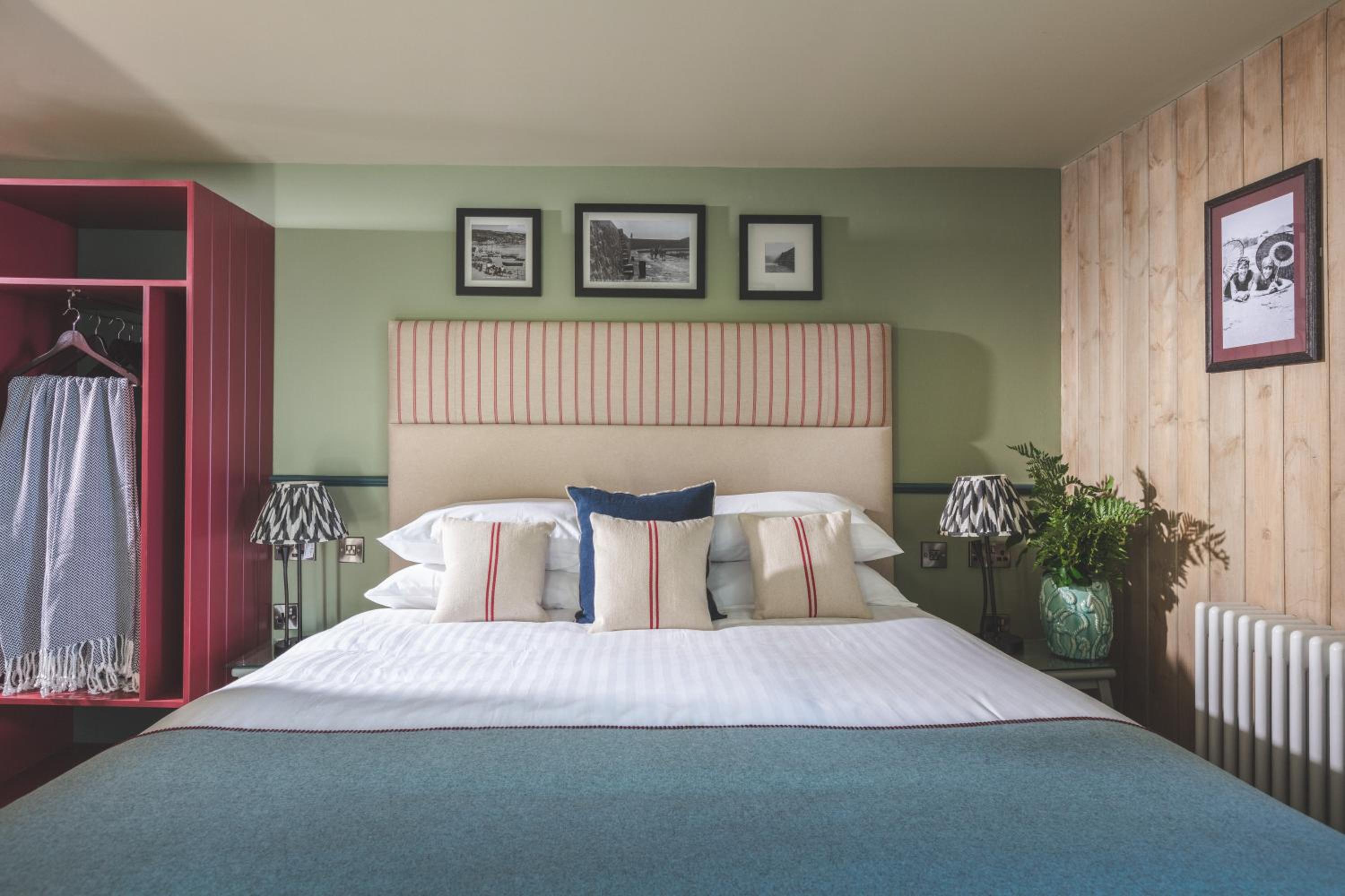 Superior King Room - Photo 9