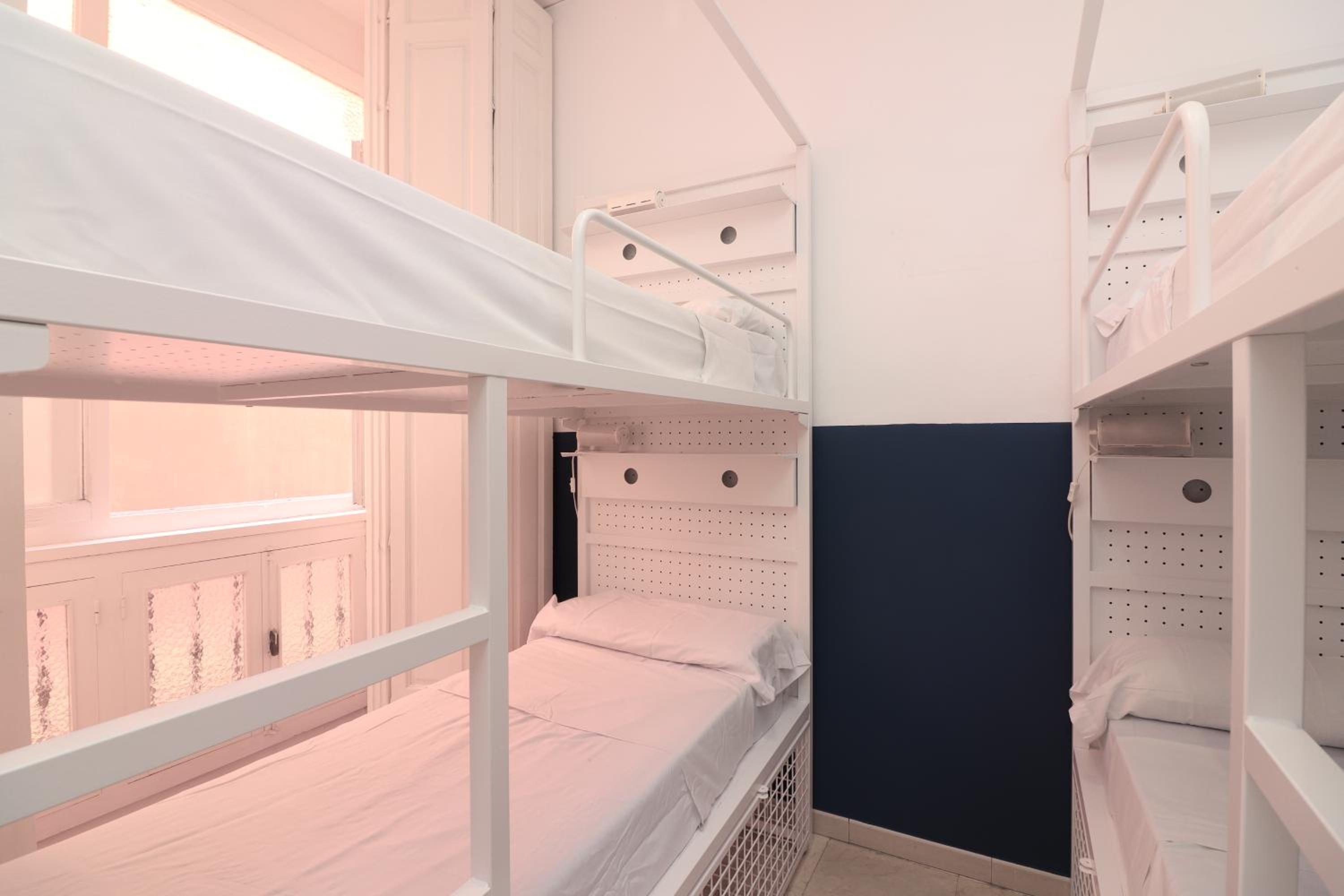 Cama en habitación compartida para 8 personas