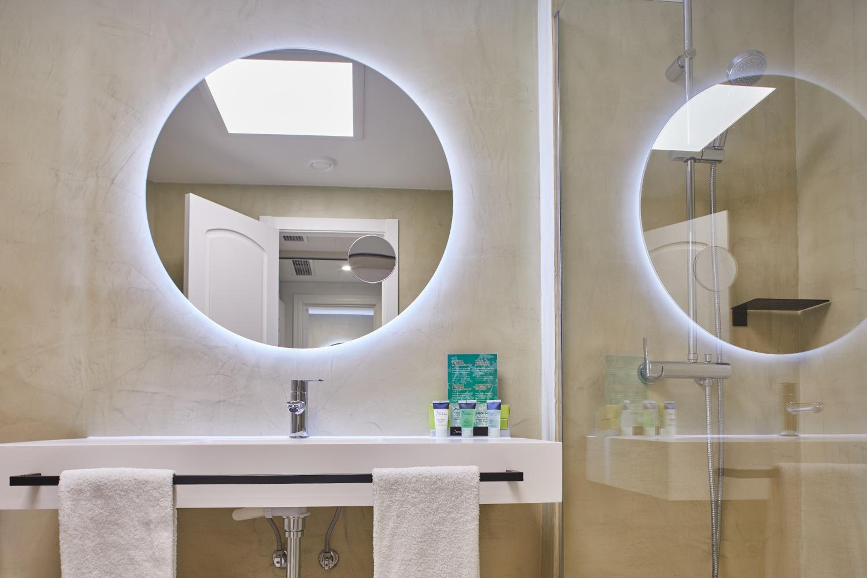 Deluxe Double Or Twin Room With Sea View - Photo 7