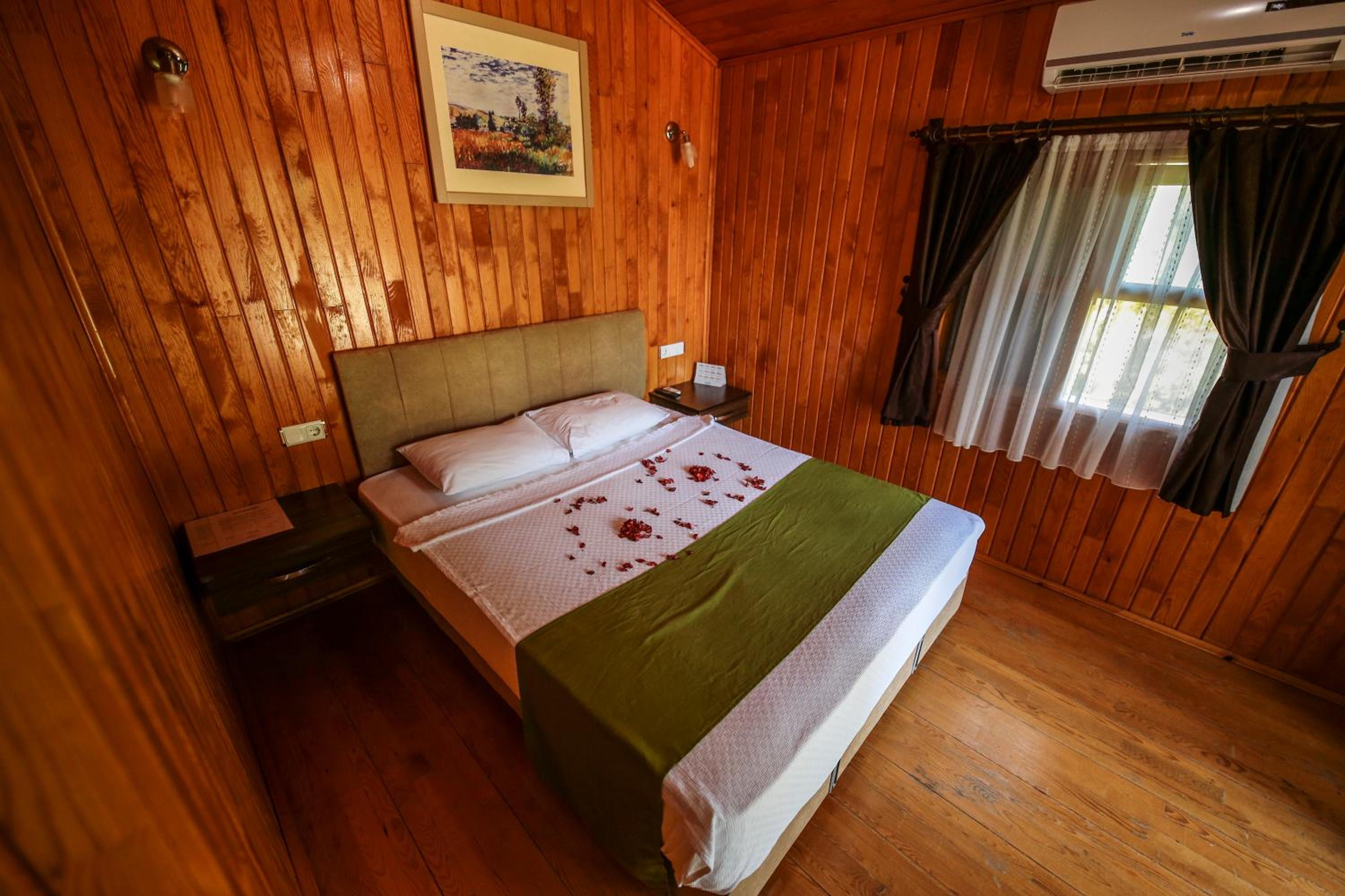 Bungalow (2 Adults) photo 1