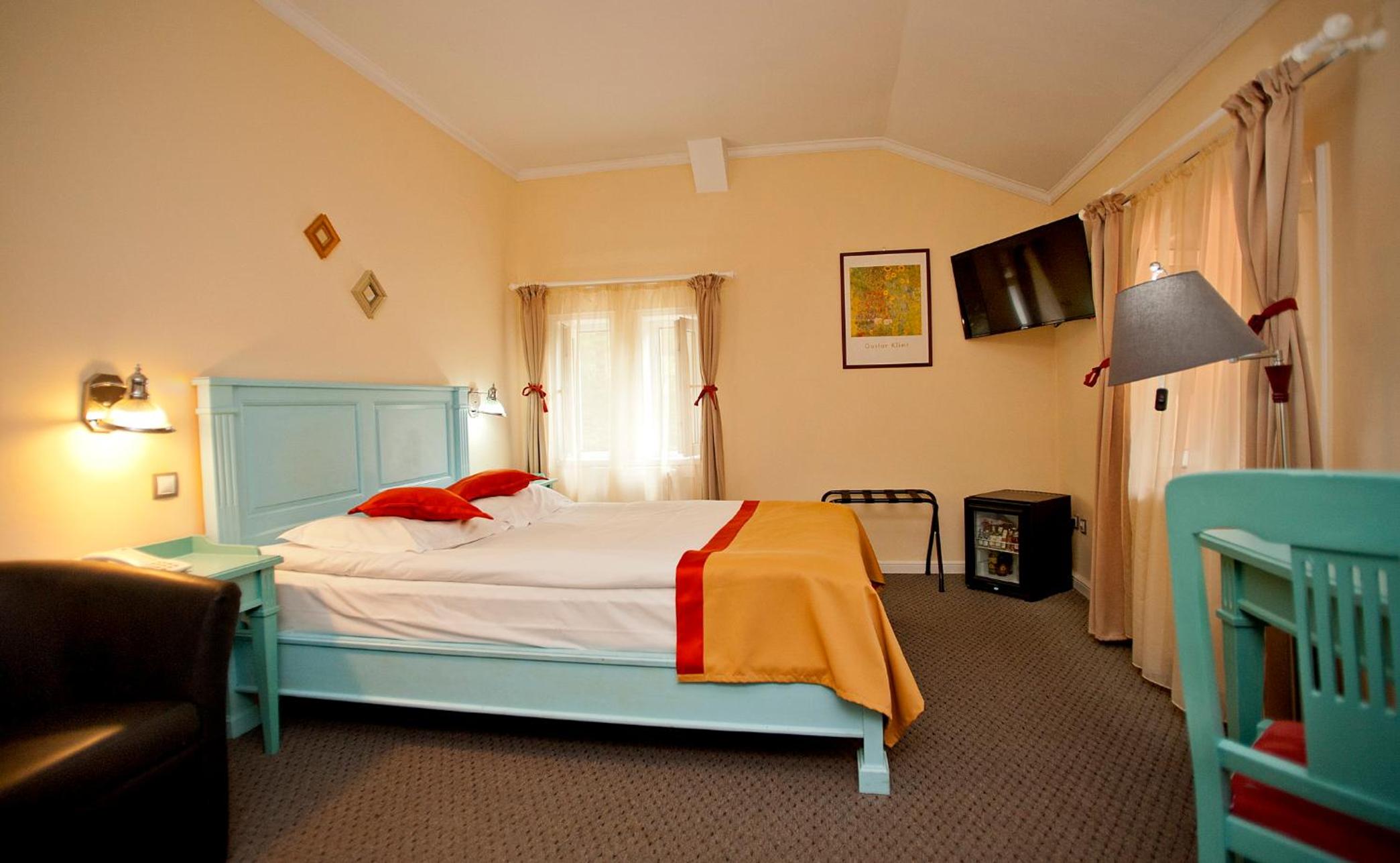 Two-Bedroom Suite - Photo 5