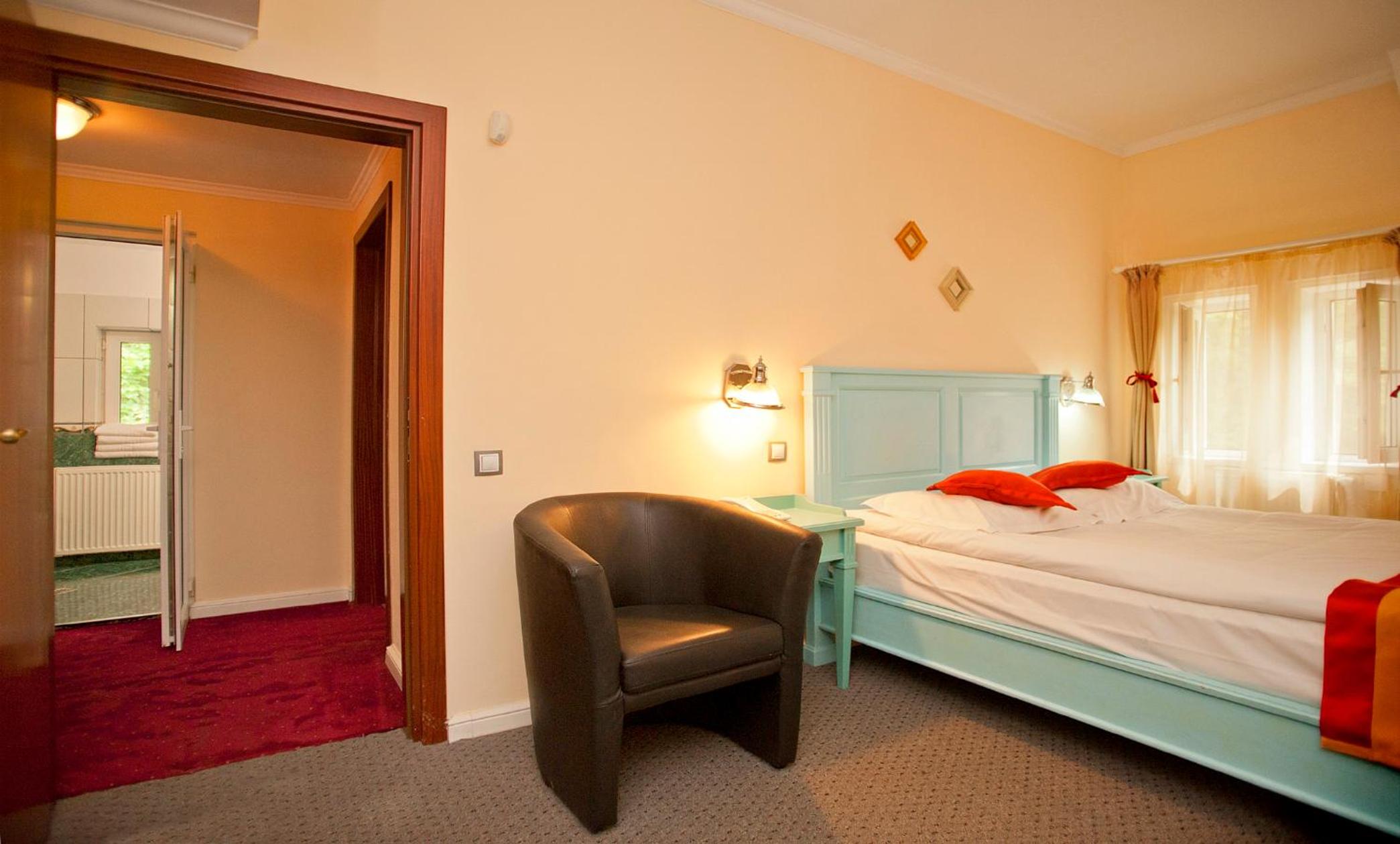 Two-Bedroom Suite - Photo 6