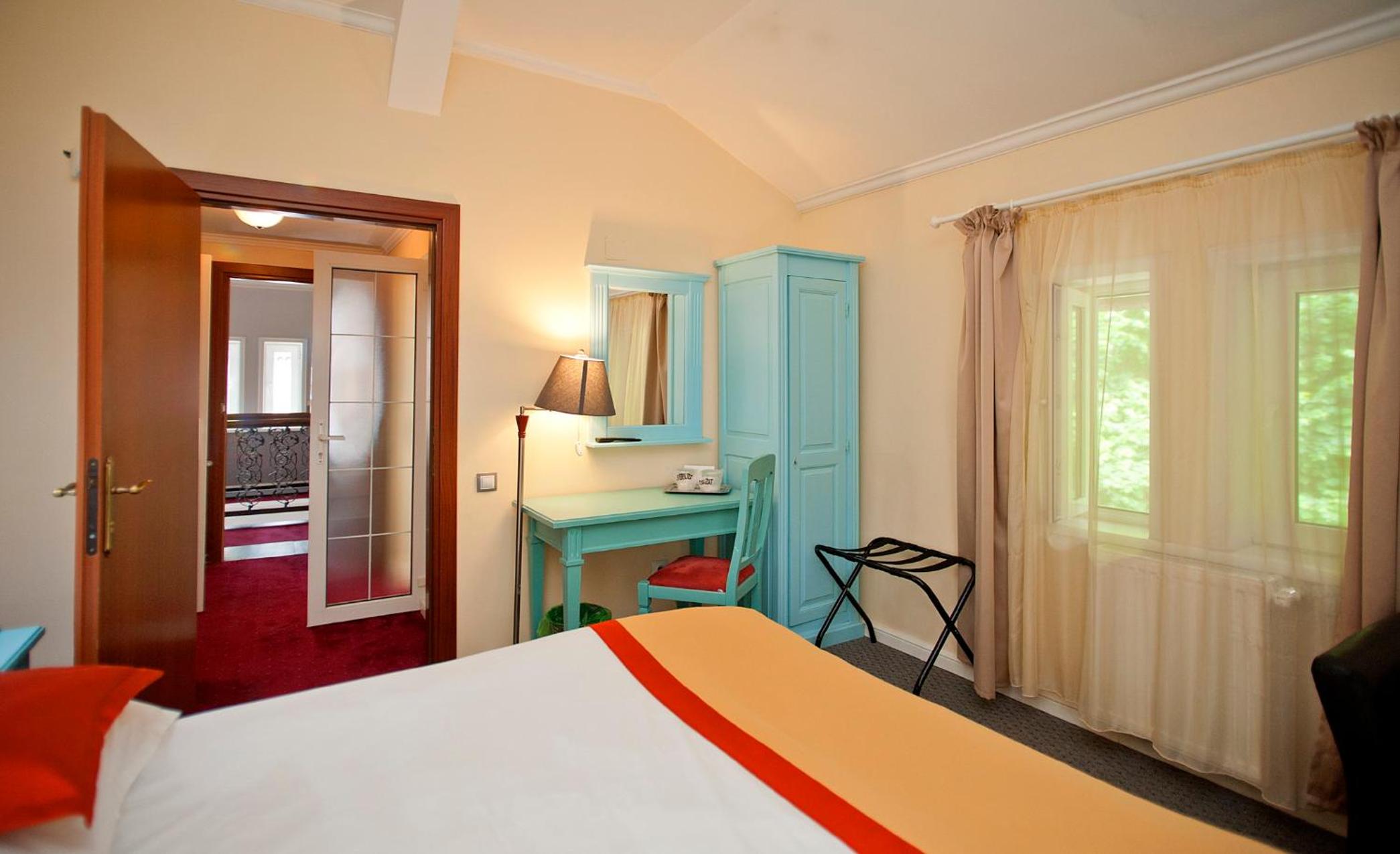 Two-Bedroom Suite - Photo 9