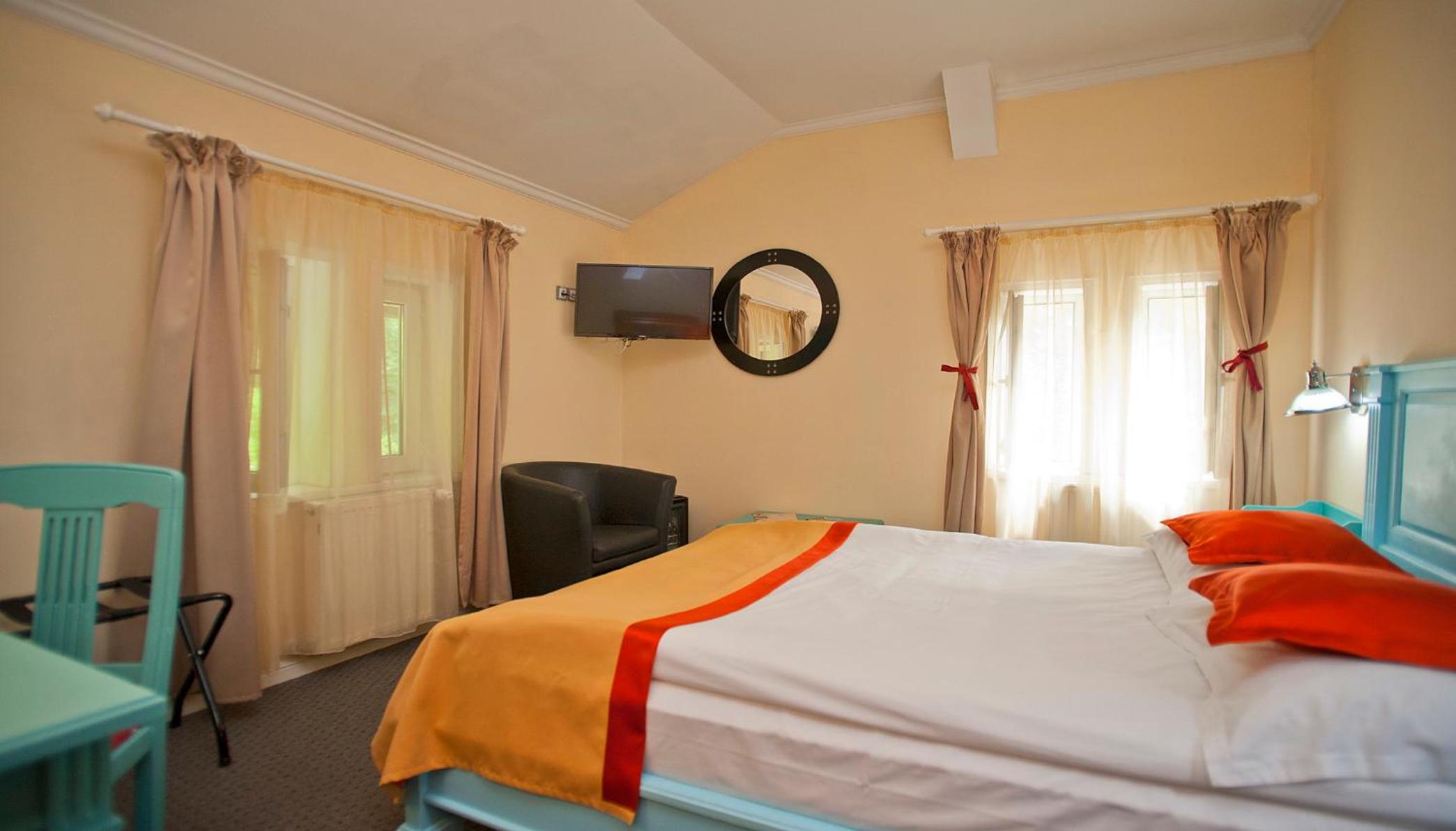 Two-Bedroom Suite - Photo 8