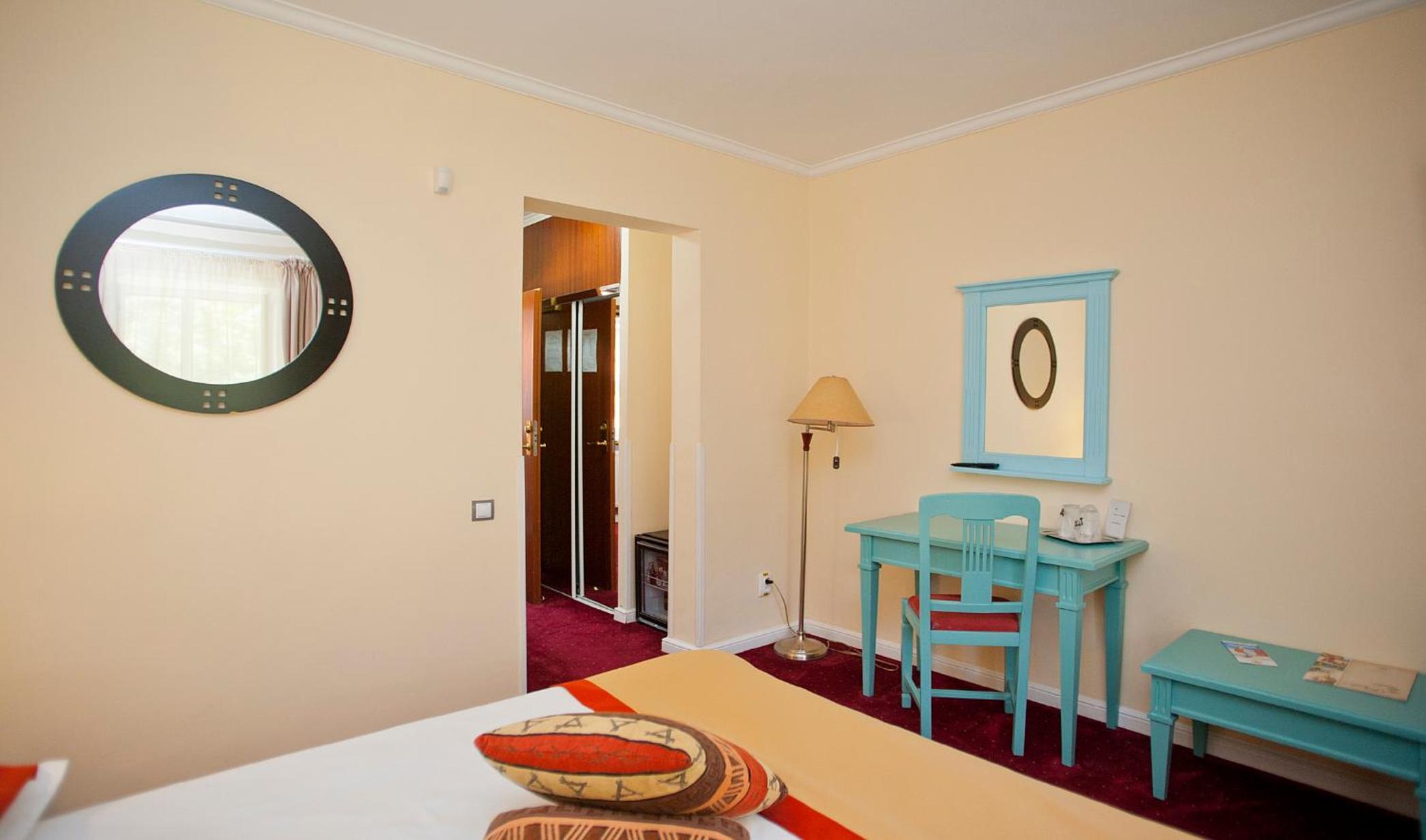 Standard Double Room - Photo 8