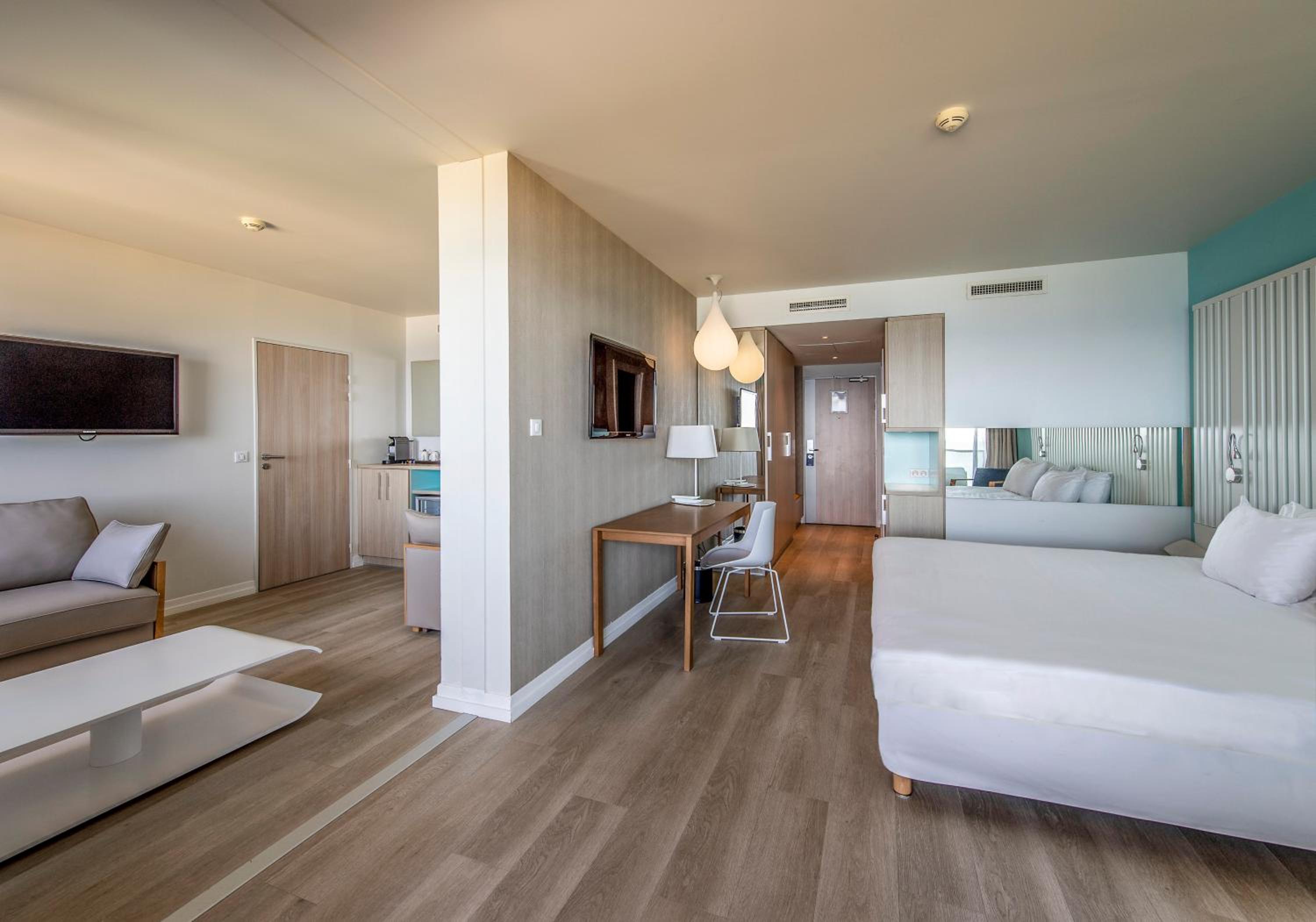 Junior Suite - Sea View & Balcony