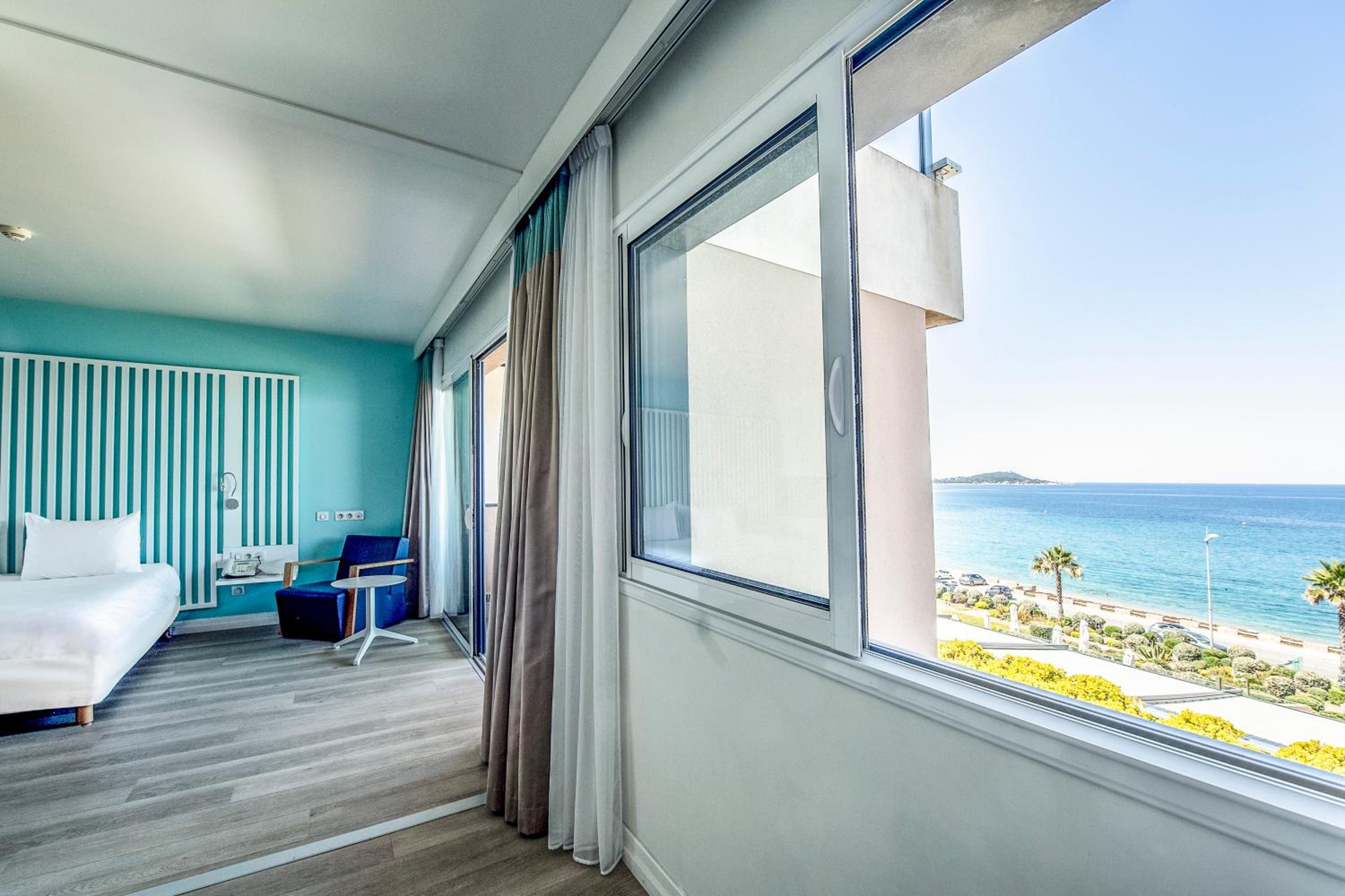 Suite Junior avec Balcon - Vue sur Mer Suite Junior avec Balcon - Vue sur Mer
