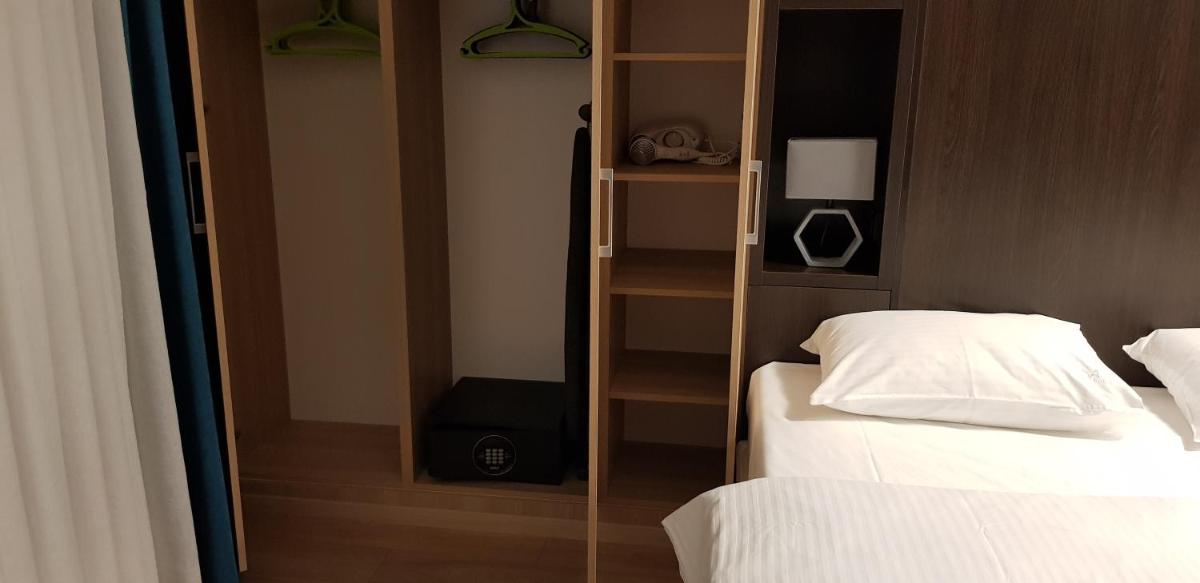 Executive Suite - Photo 1