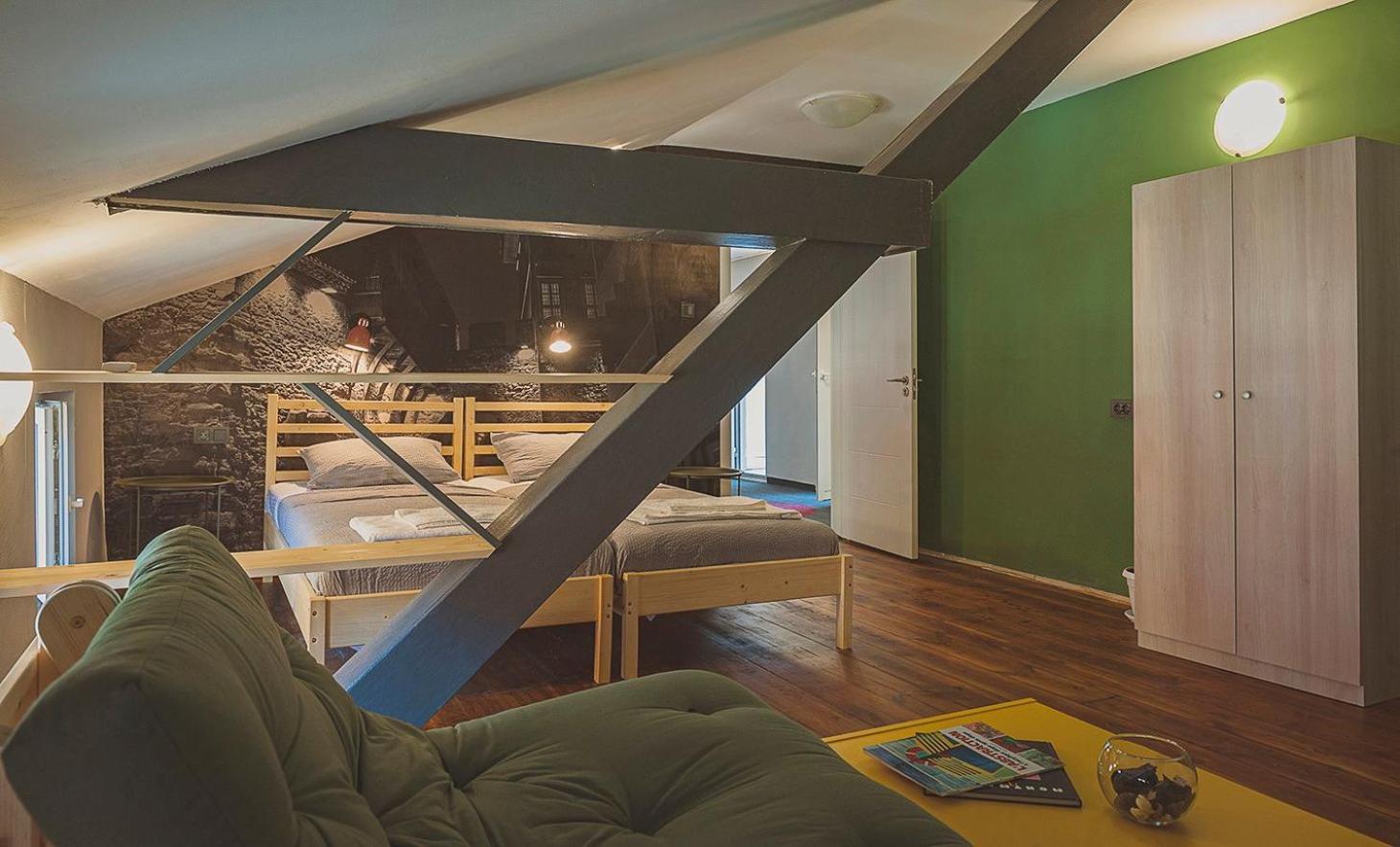 Double or Twin Room with Private Bathroom - Photo 6