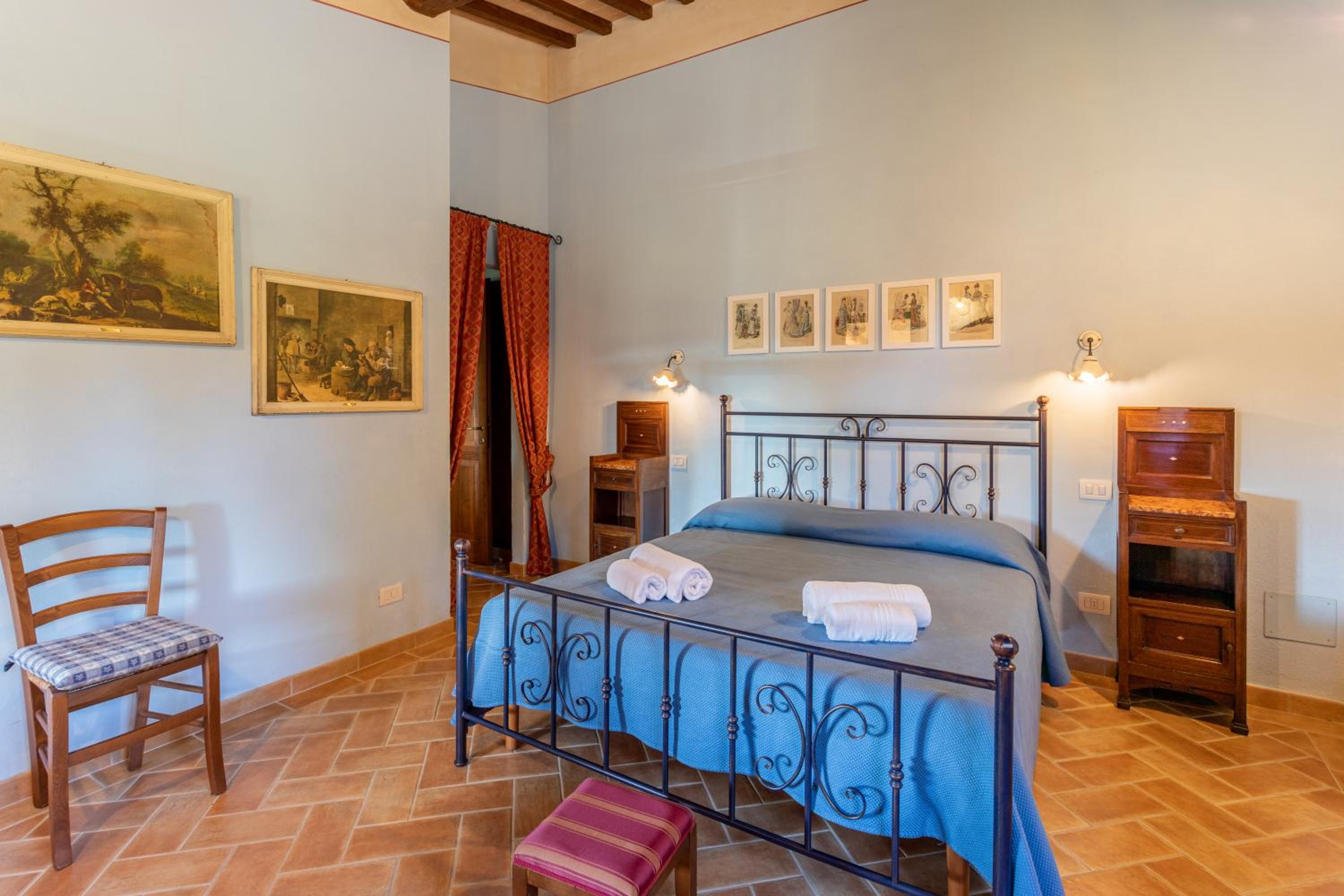 Deluxe Two-Bedroom Apartment with Garden View photo 2