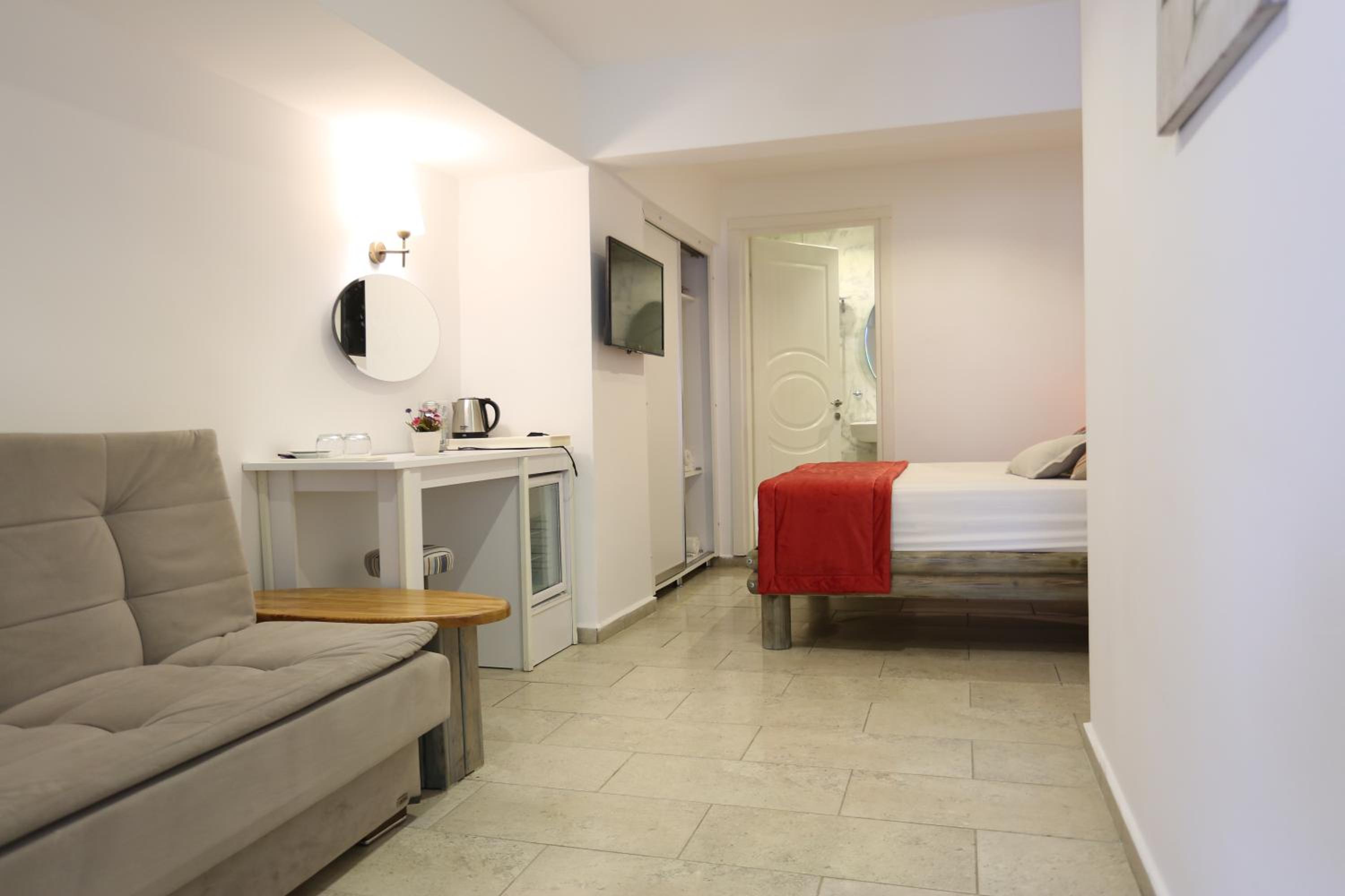 Budget Double Room photo 3
