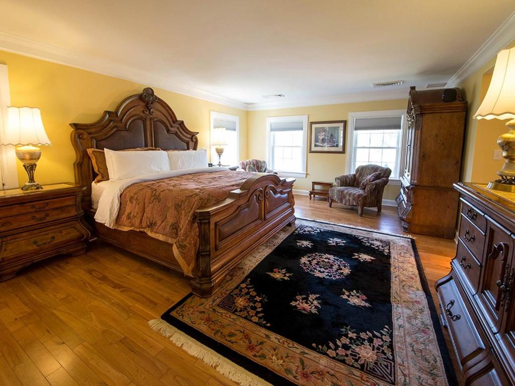Deluxe King Room photo 1