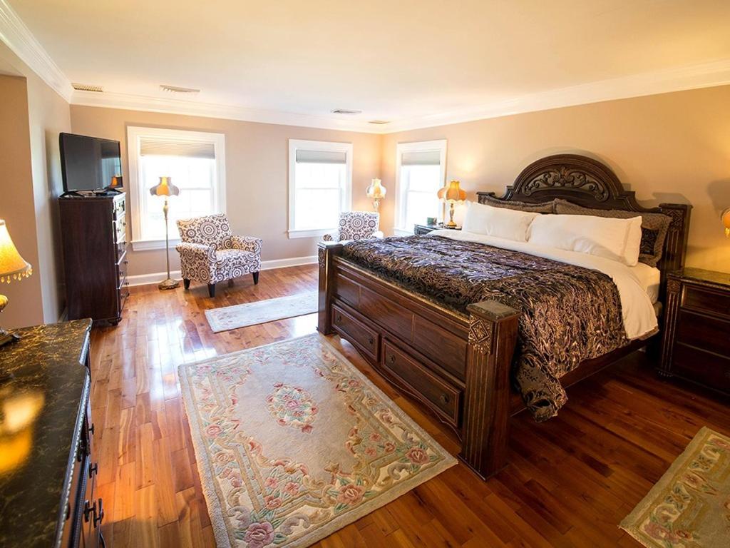 Deluxe King Room photo 1