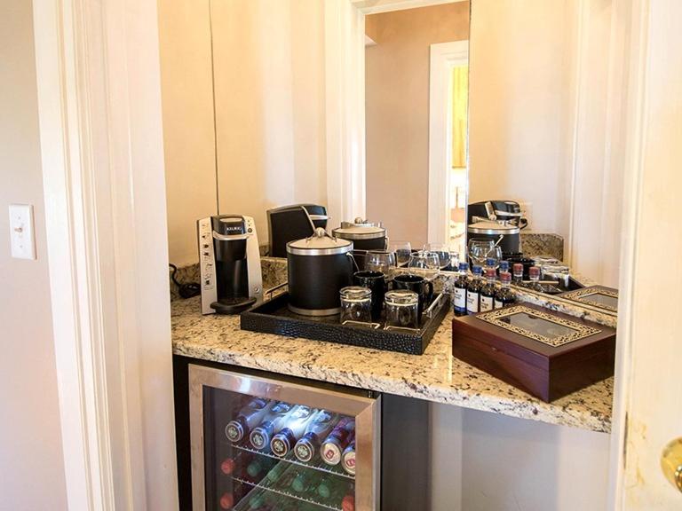 Deluxe King Room photo 2