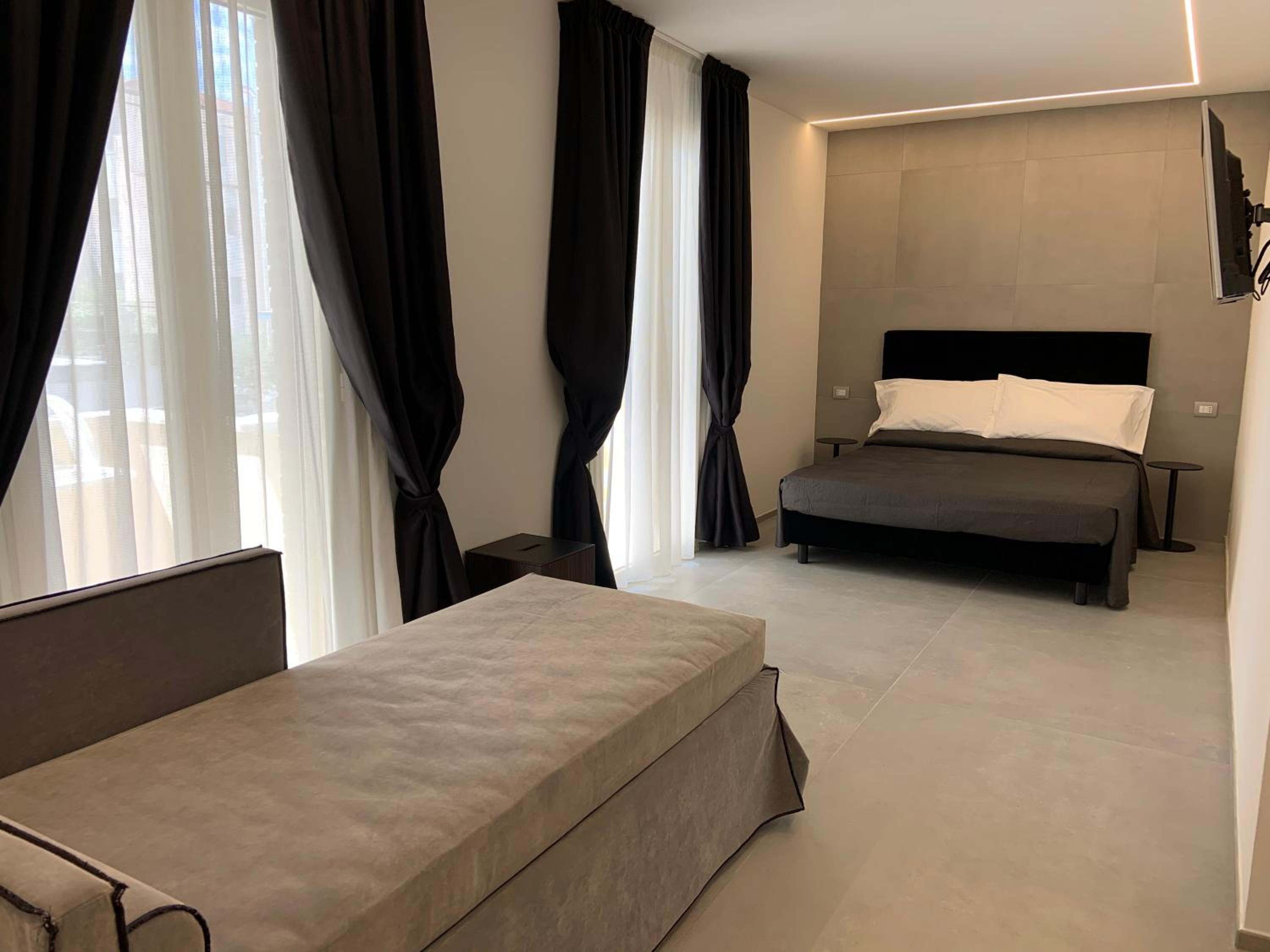Junior Suite with Side Sea View - Photo 2