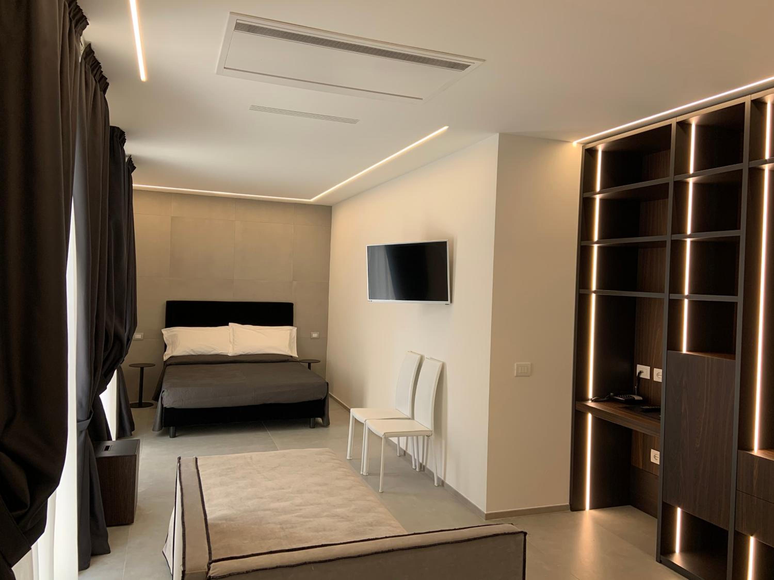 Junior Suite with Side Sea View - Photo 1