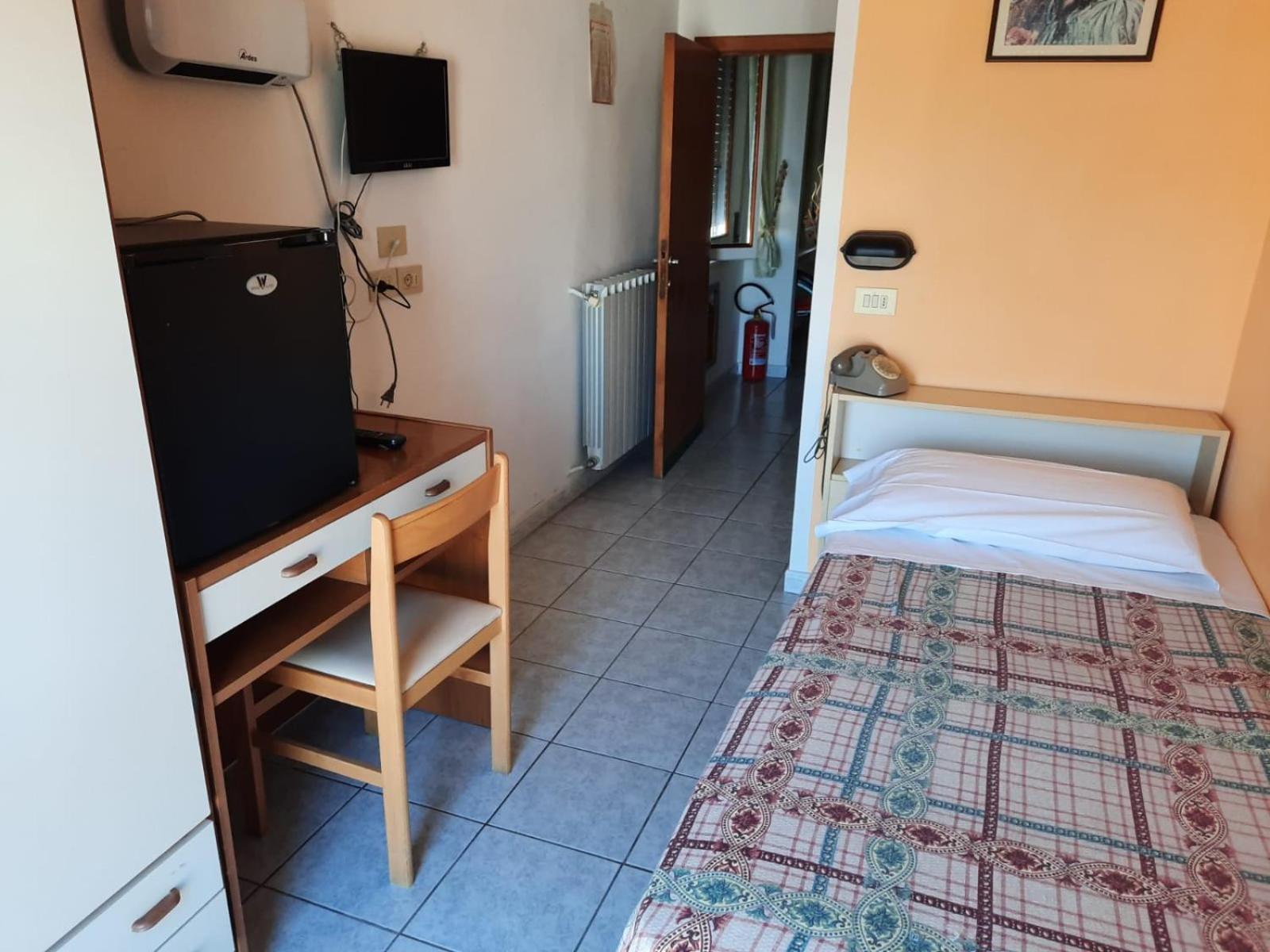 Single Room photo 3