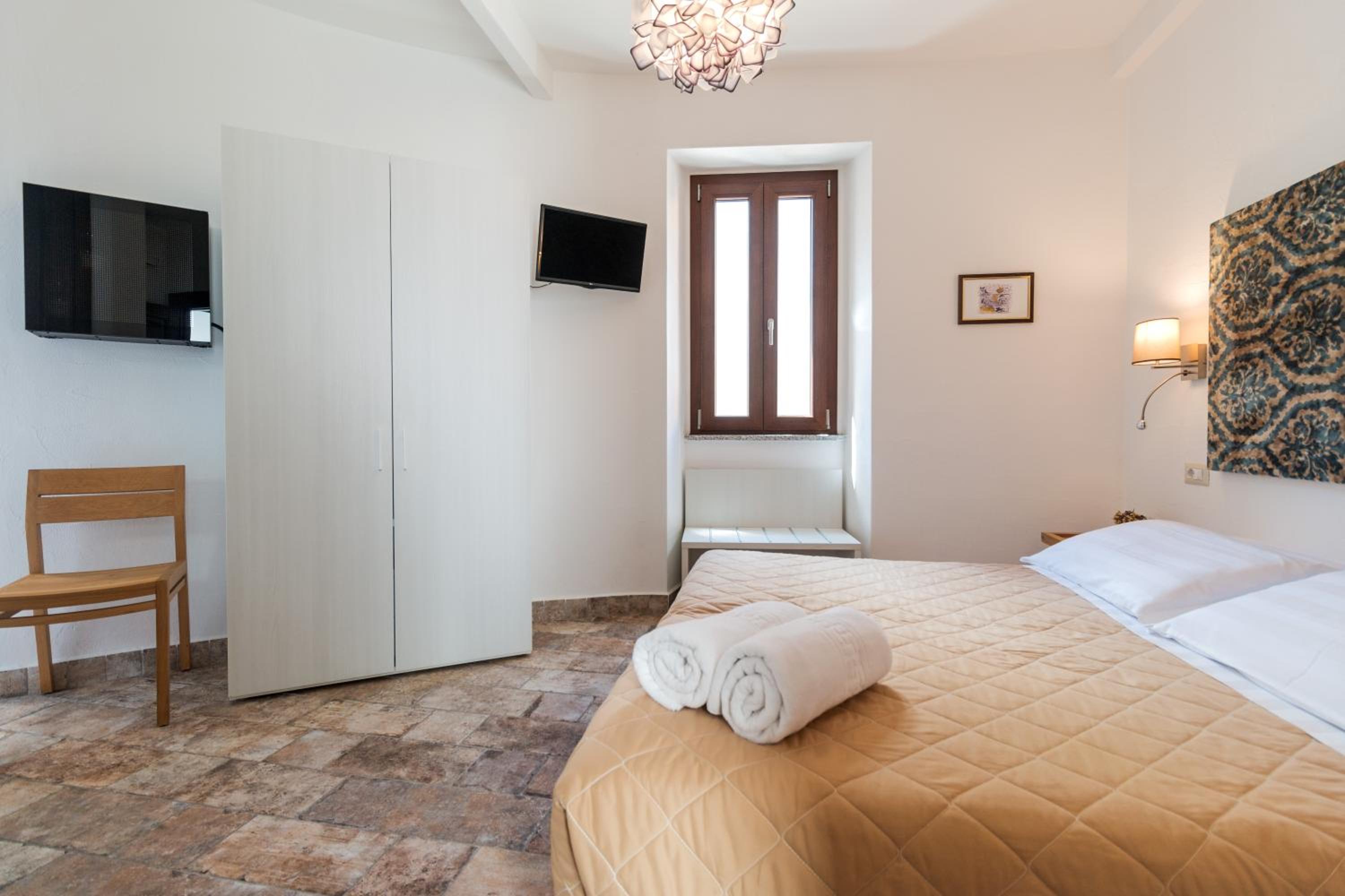 Double or Twin Room - Photo 2